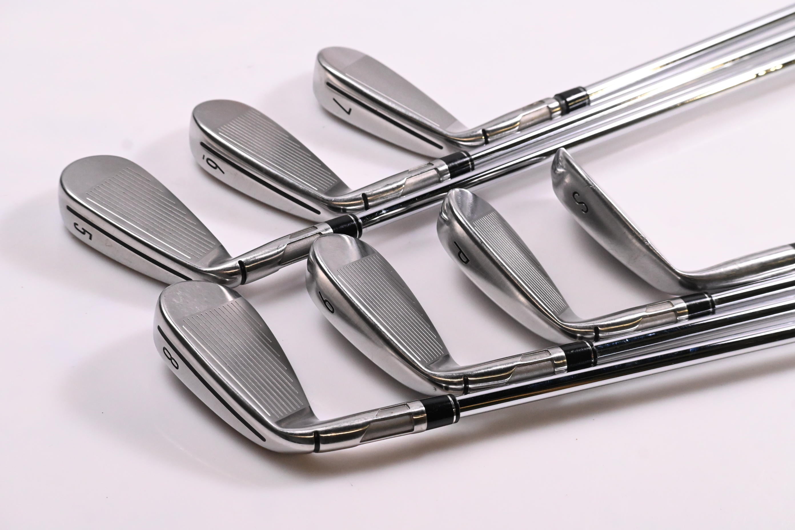 Taylormade SIM2 Max Irons / 5-PW+SW / Regular Flex KBS MAX MT 85 Shafts