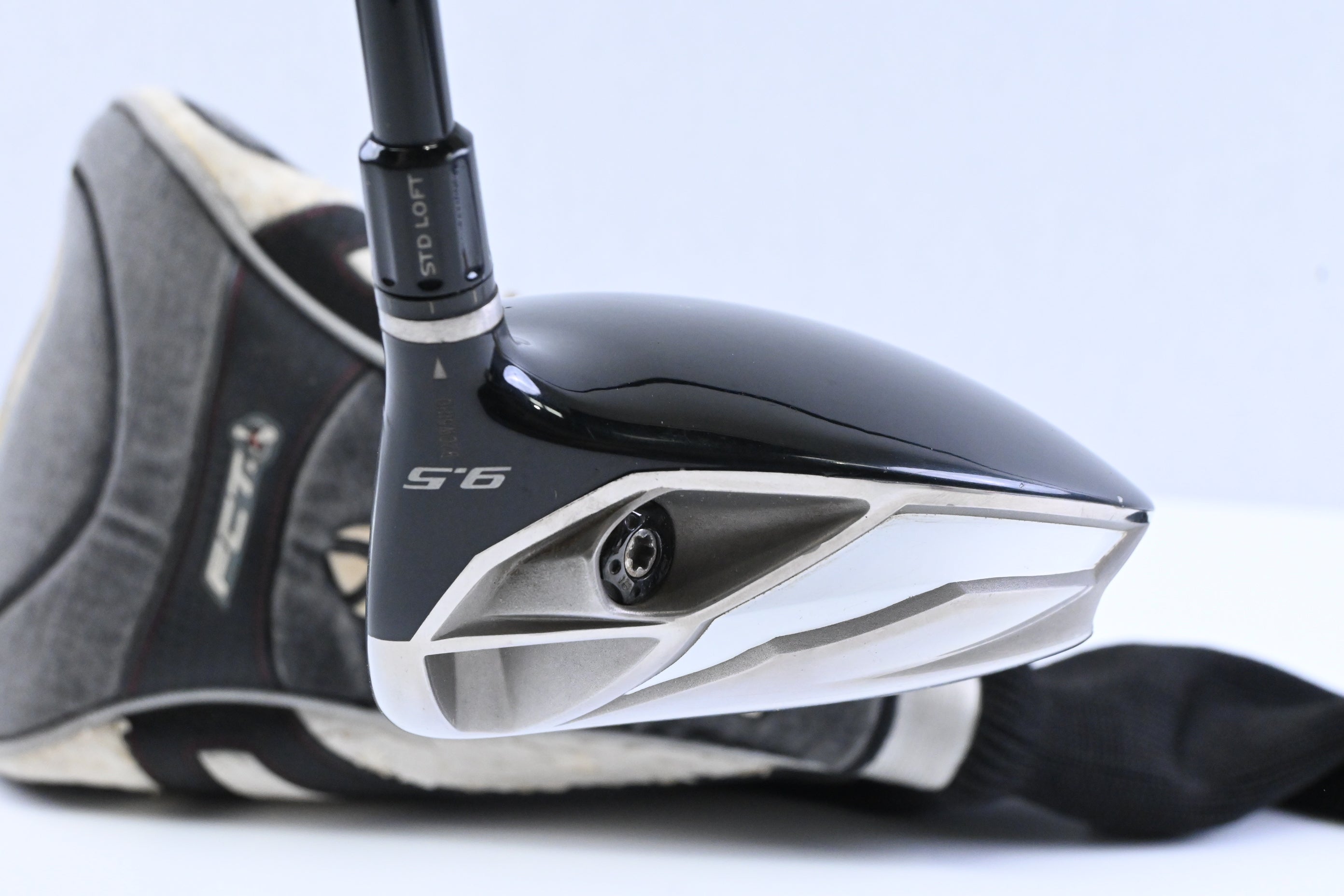 Taylormade R9 Driver / 9.5 Degree / X-Flex Project X Shaft