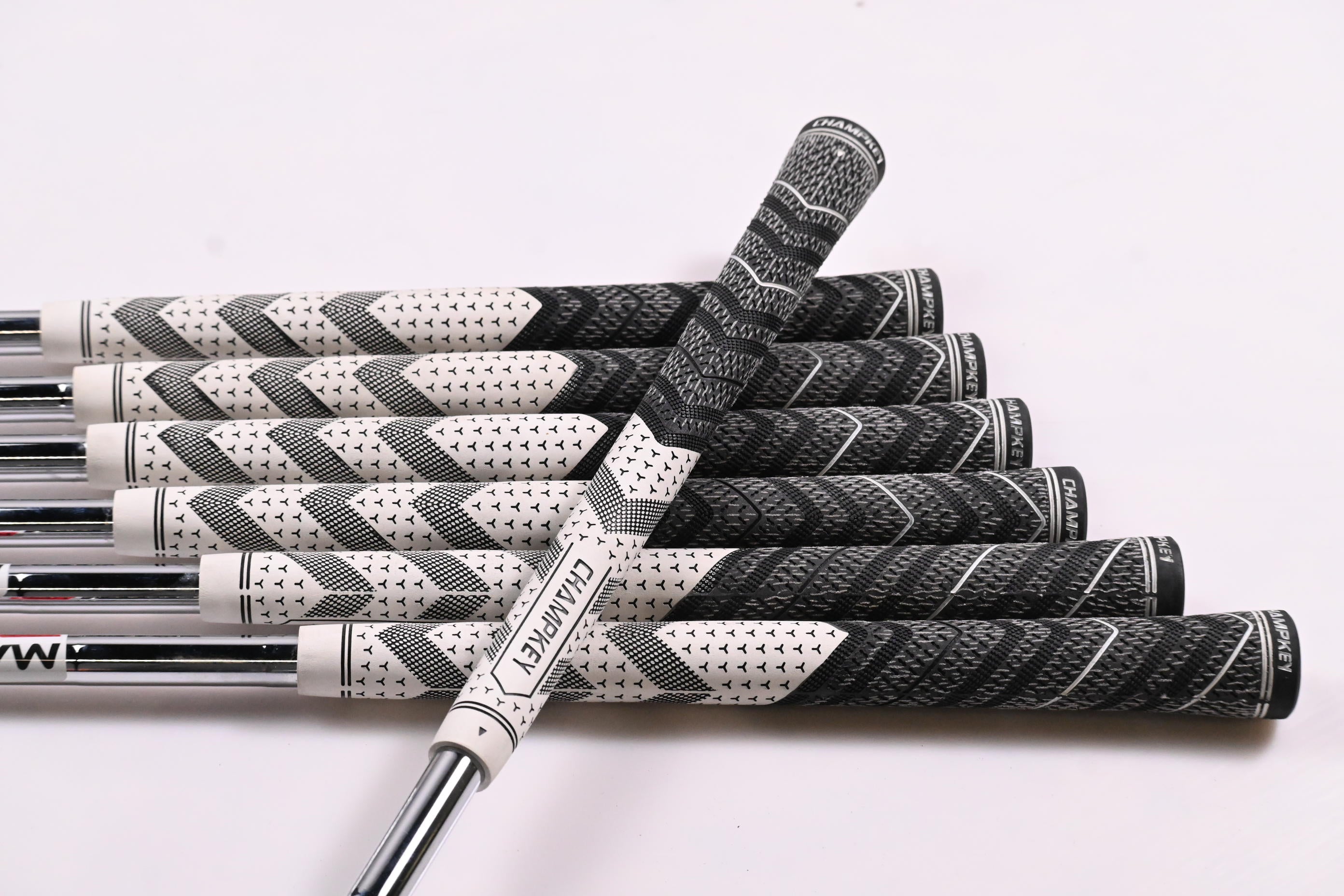 Taylormade SIM2 Max Irons / 5-PW+SW / Regular Flex KBS MAX MT 85 Shafts