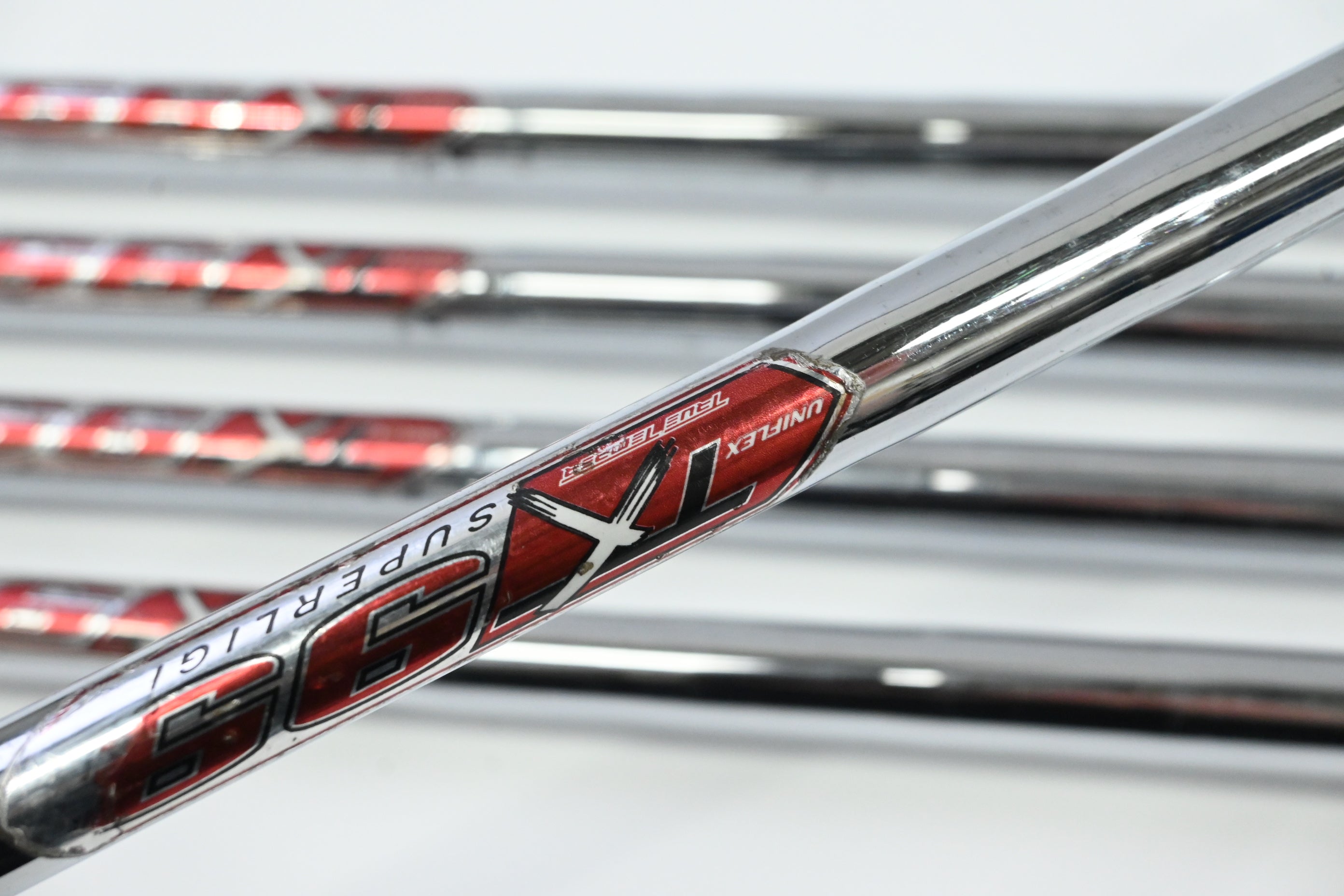 Wilson Di9 Irons / 7-PW+GW / Uniflex TX Superlight 99 Shafts