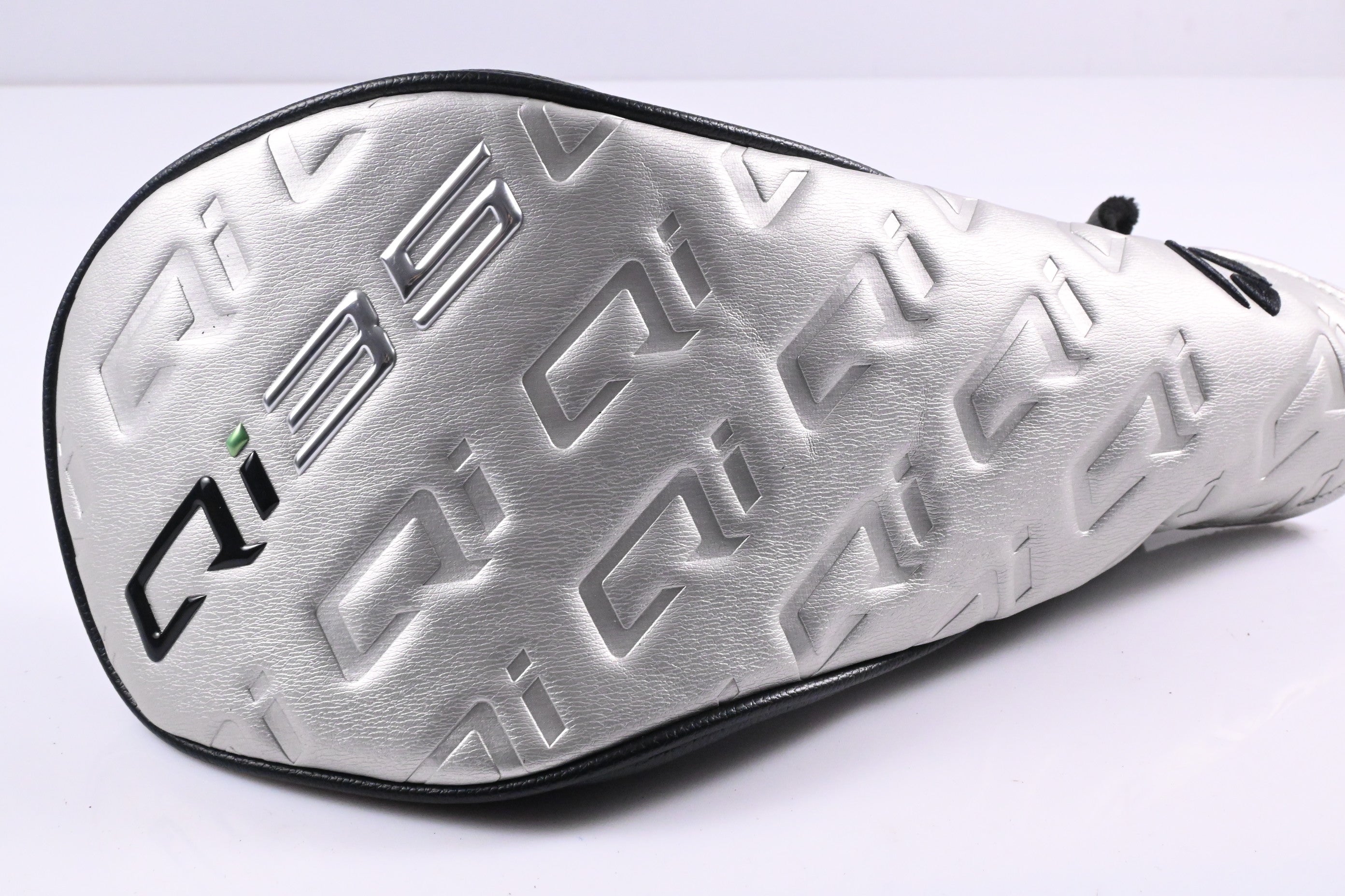 Taylormade Qi35 LS Driver / 9 Degree / Stiff Flex Kai'Li Dark Waves White 60