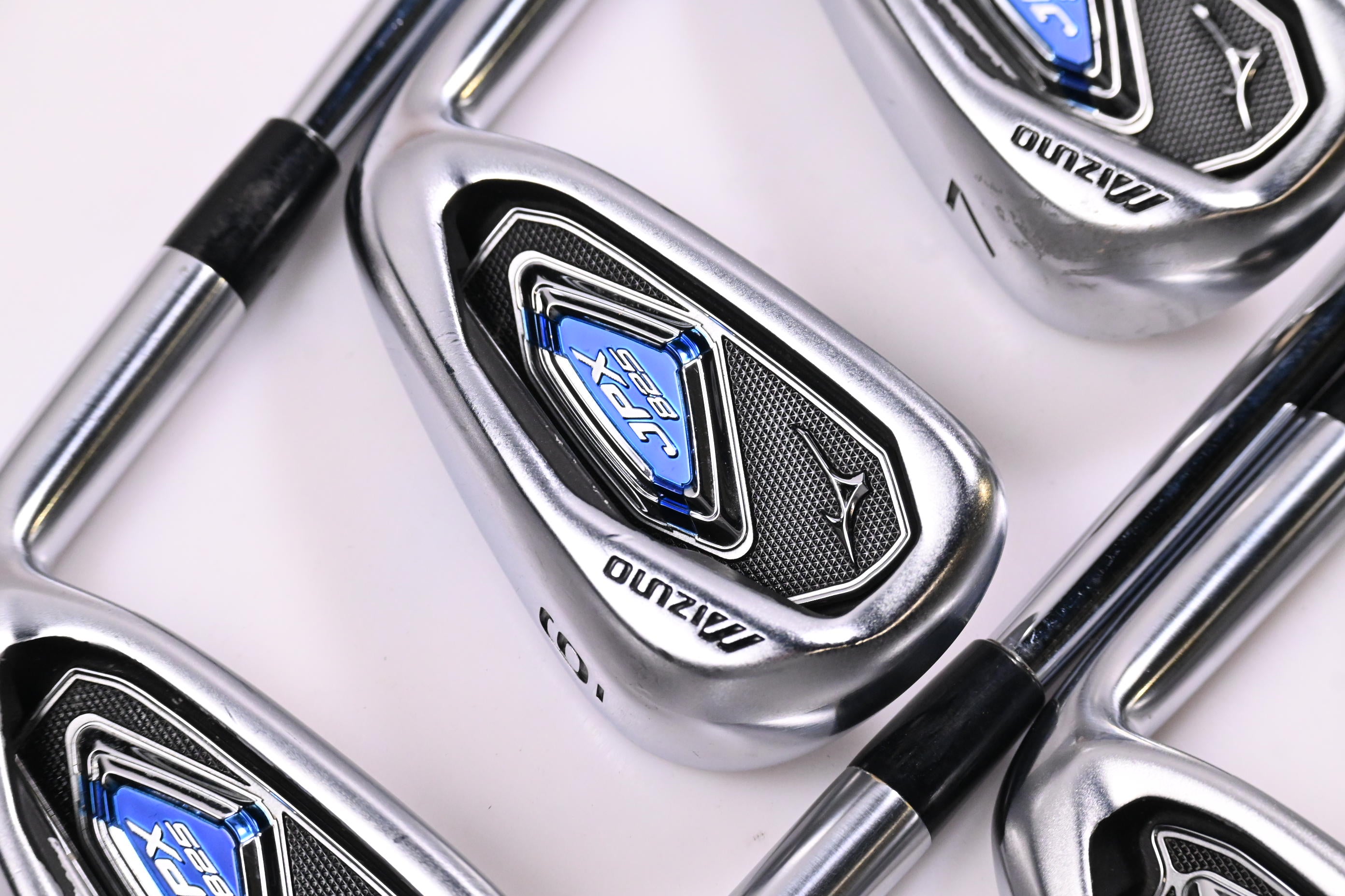 Mizuno JPX 825 Irons / 5-PW / Regular Flex Dynalite Gold XP R300 Shafts