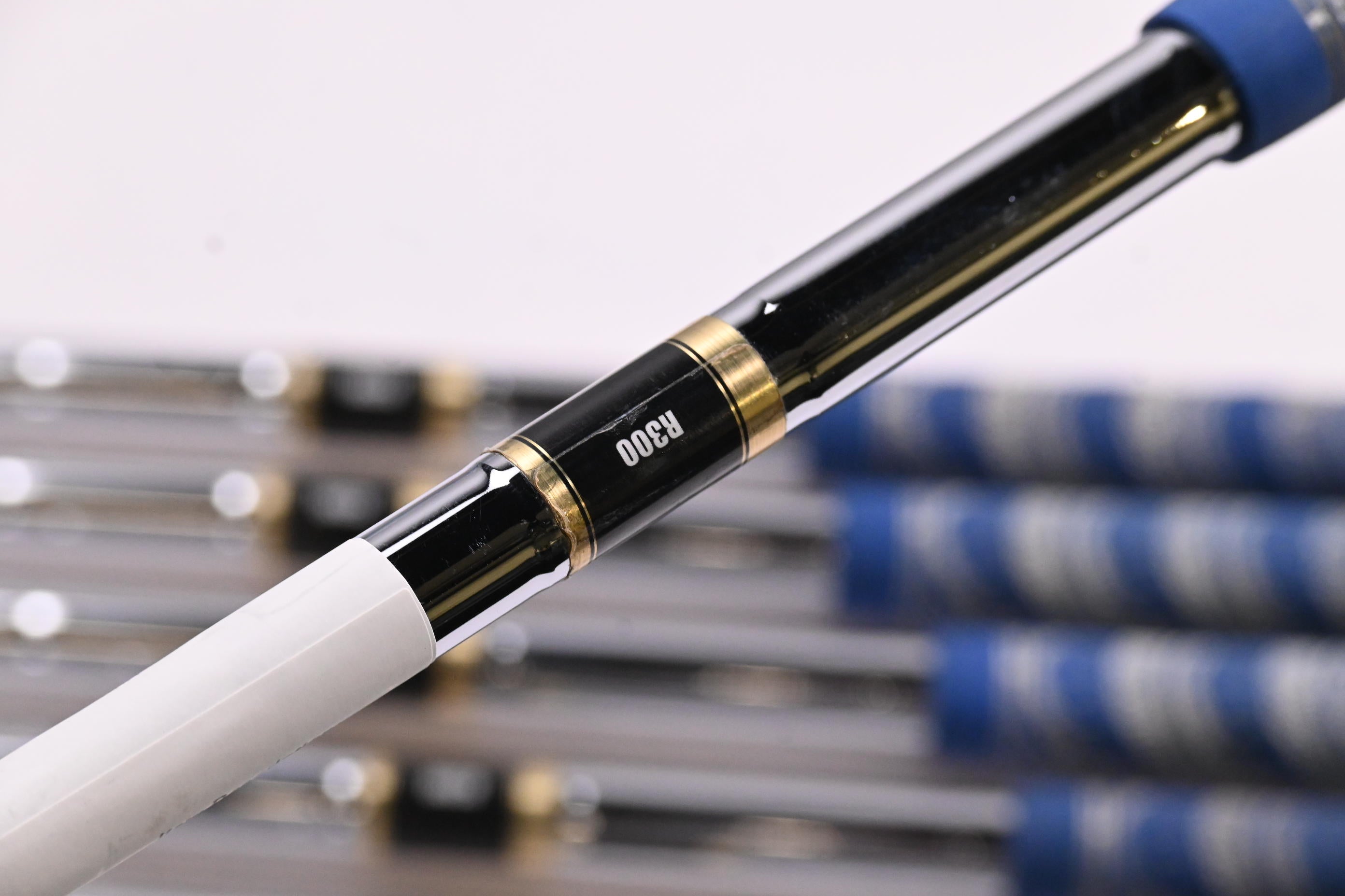 Mizuno JPX 825 Irons / 5-PW / Regular Flex Dynalite Gold XP R300 Shafts