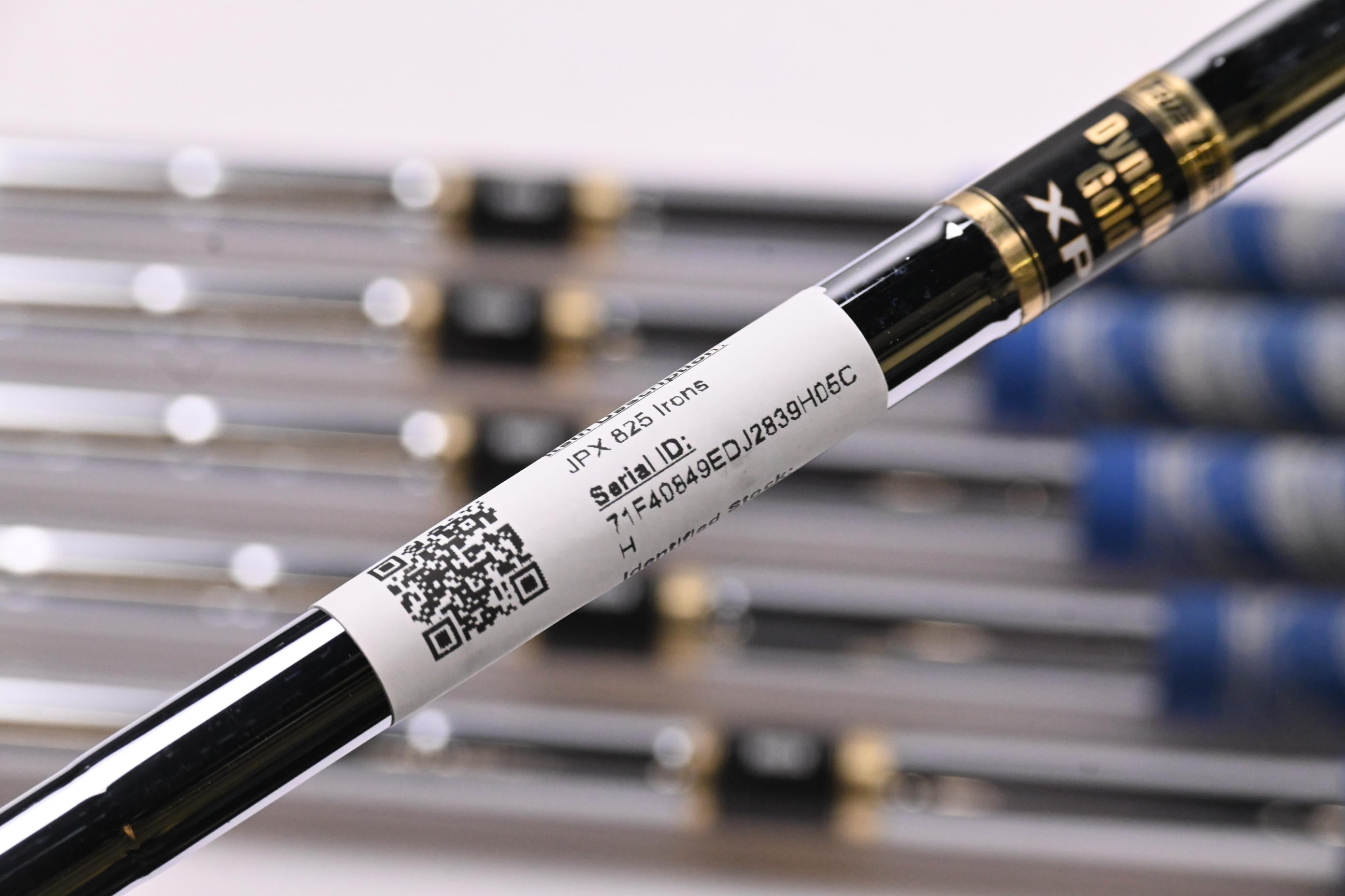 Mizuno JPX 825 Irons / 5-PW / Regular Flex Dynalite Gold XP R300 Shafts