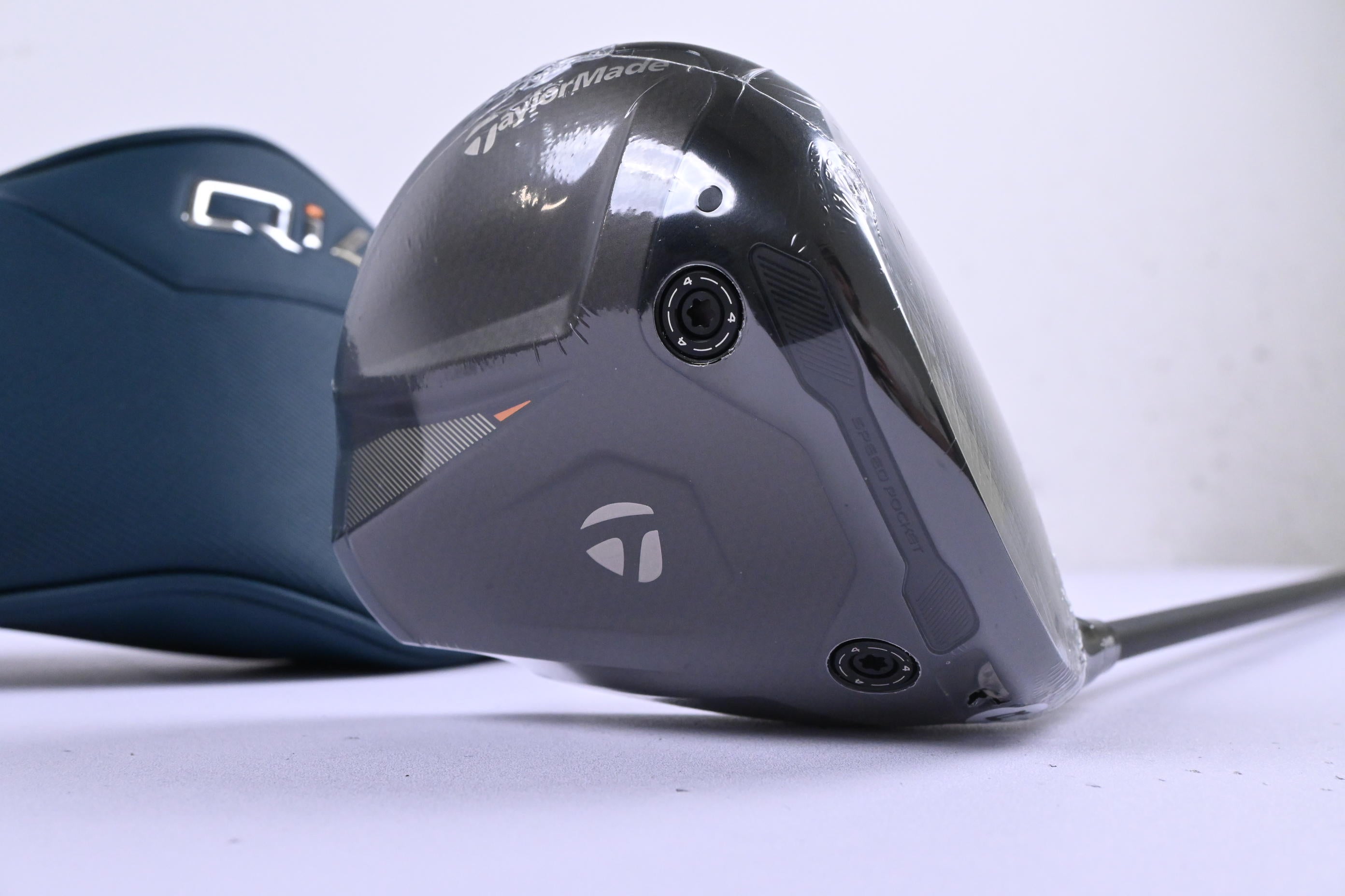 Taylormade Qi4D Driver / 10.5 Degree / Stiff flex REAX 60 Shaft