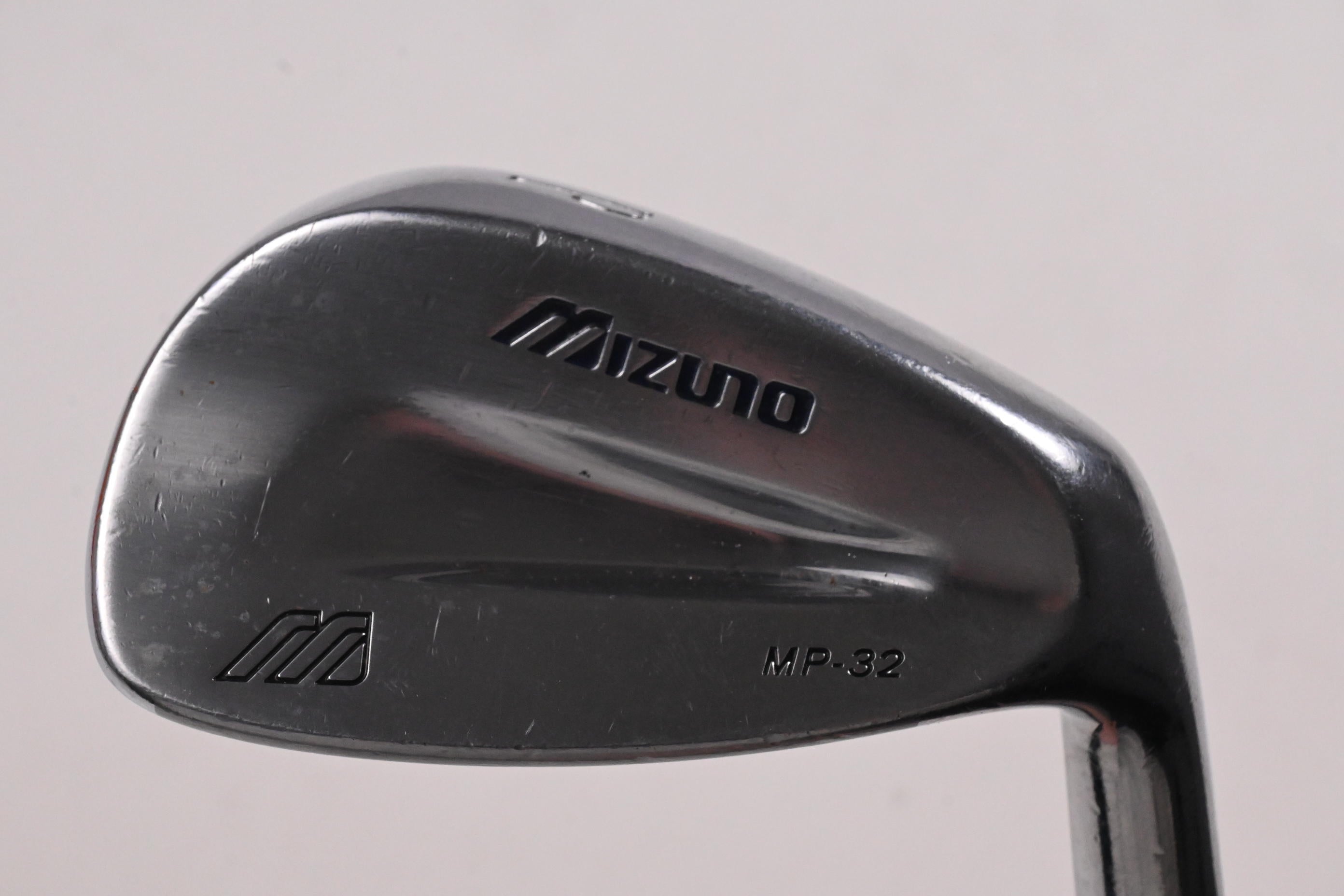 Mizuno MP-32 Pitching Wedge / 47 Degree / Regular Flex Dynamic Gold R300 Shaft