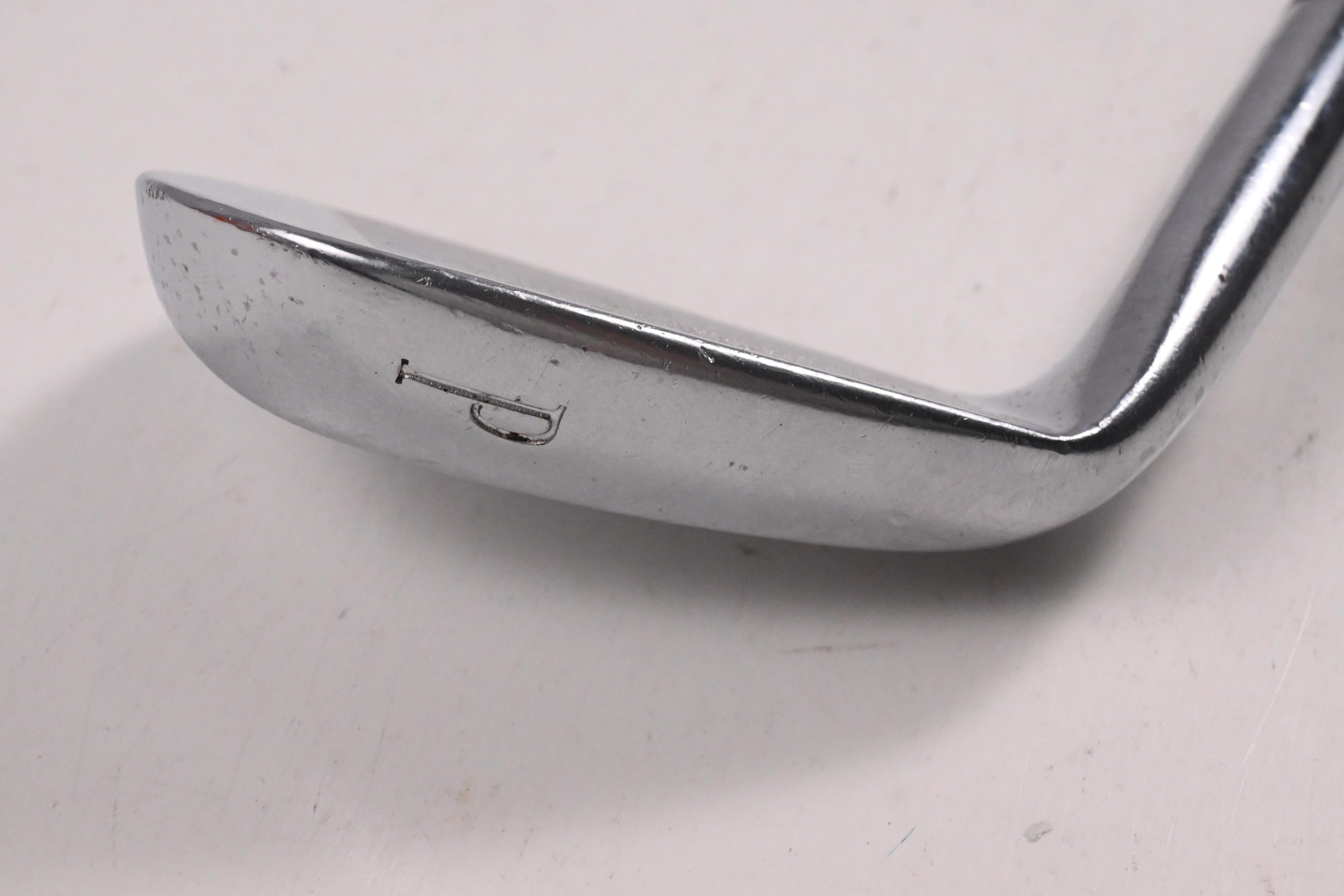 Mizuno MP-32 Pitching Wedge / 47 Degree / Regular Flex Dynamic Gold R300 Shaft