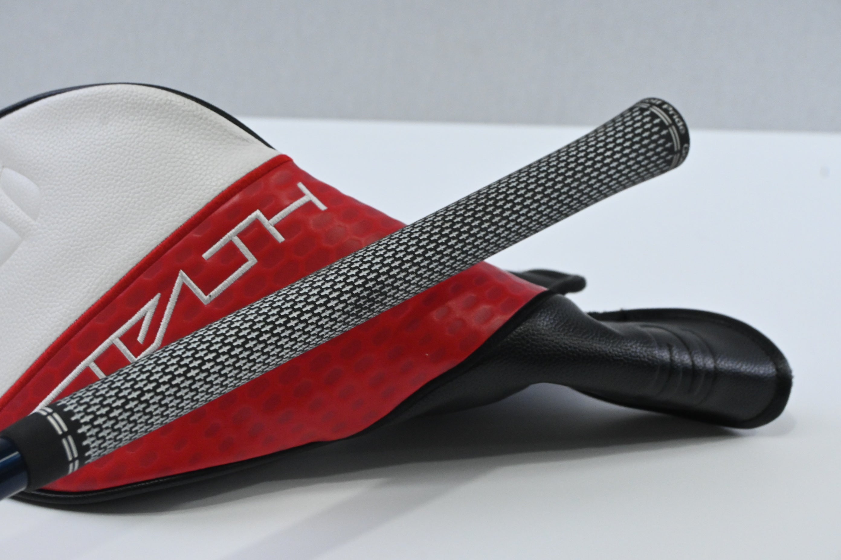 Taylormade Stealth 2 Driver / 9 Degree / Regular Flex Fujikura Ventus Blue 5 Shaft
