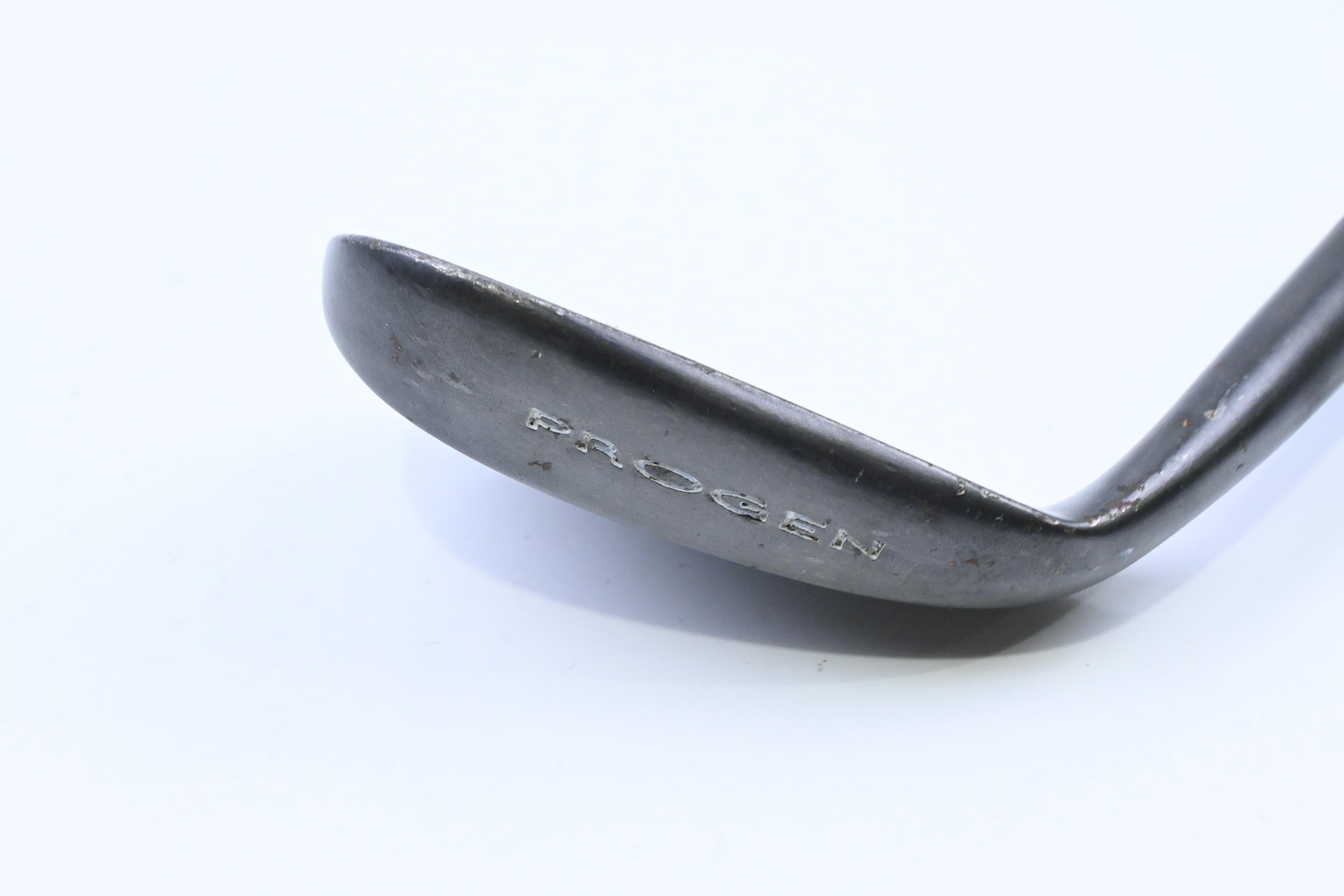 Progen A Gap Wedge / 52 Degree / Regular Flex Dynamic Gold R300 Shaft