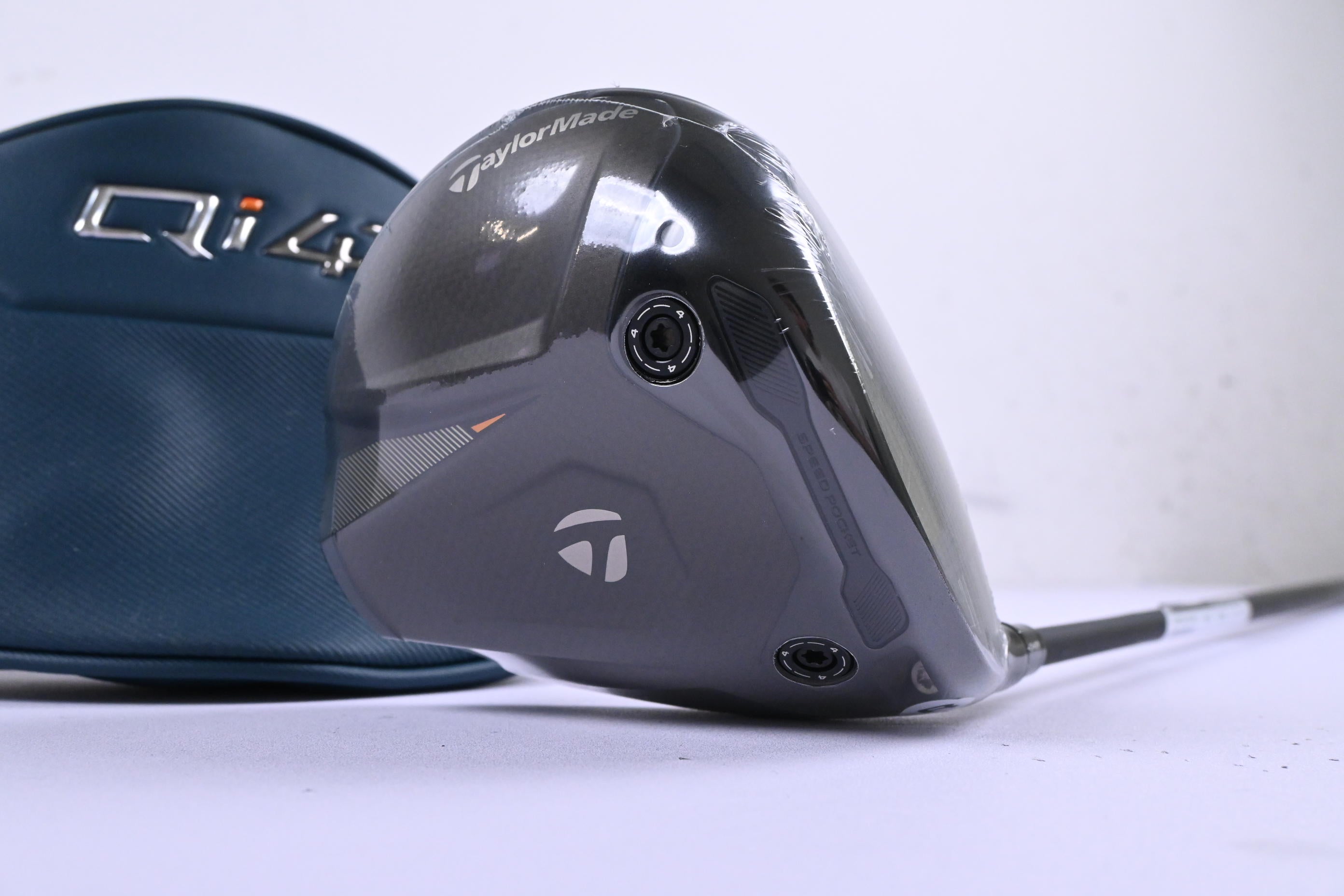 Taylormade Qi4D Driver / 10.5 Degree / Regular Flex REAX 50 Shaft