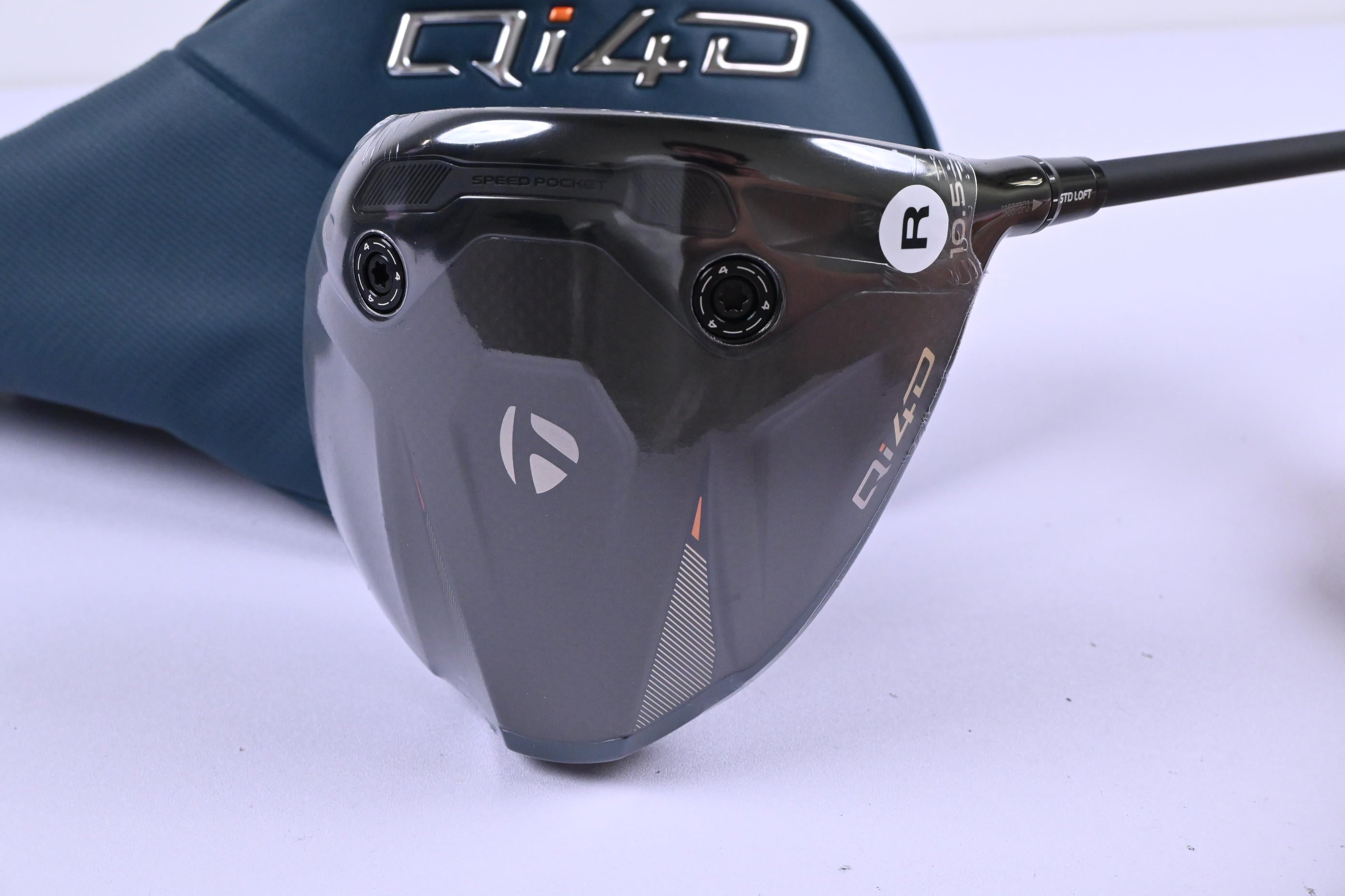 Taylormade Qi4D Driver / 10.5 Degree / Regular Flex REAX 50 Shaft