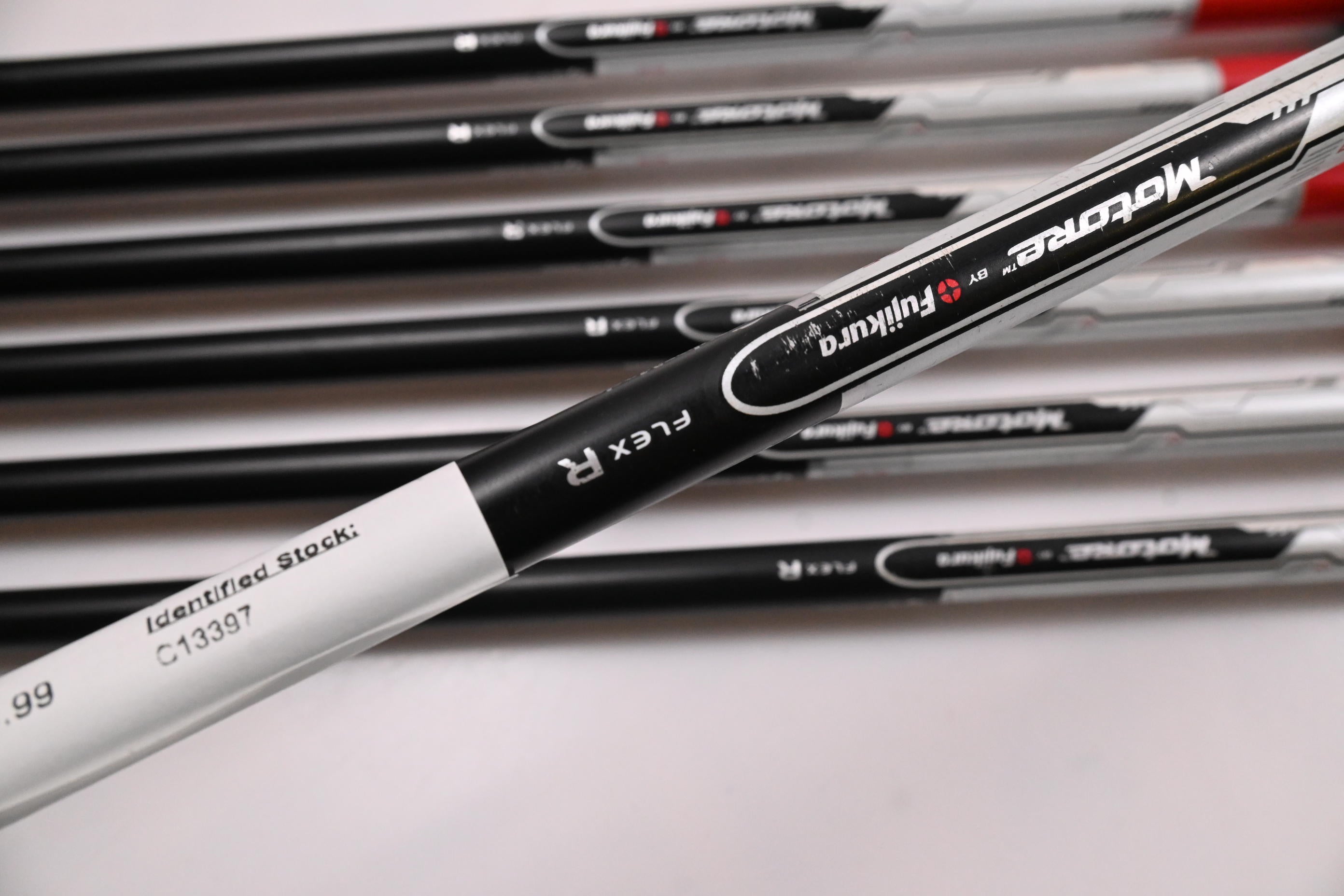 Taylormade R11 Irons / 5-PW+SW / Regular Flex Fujikura Motore 65 Shafts