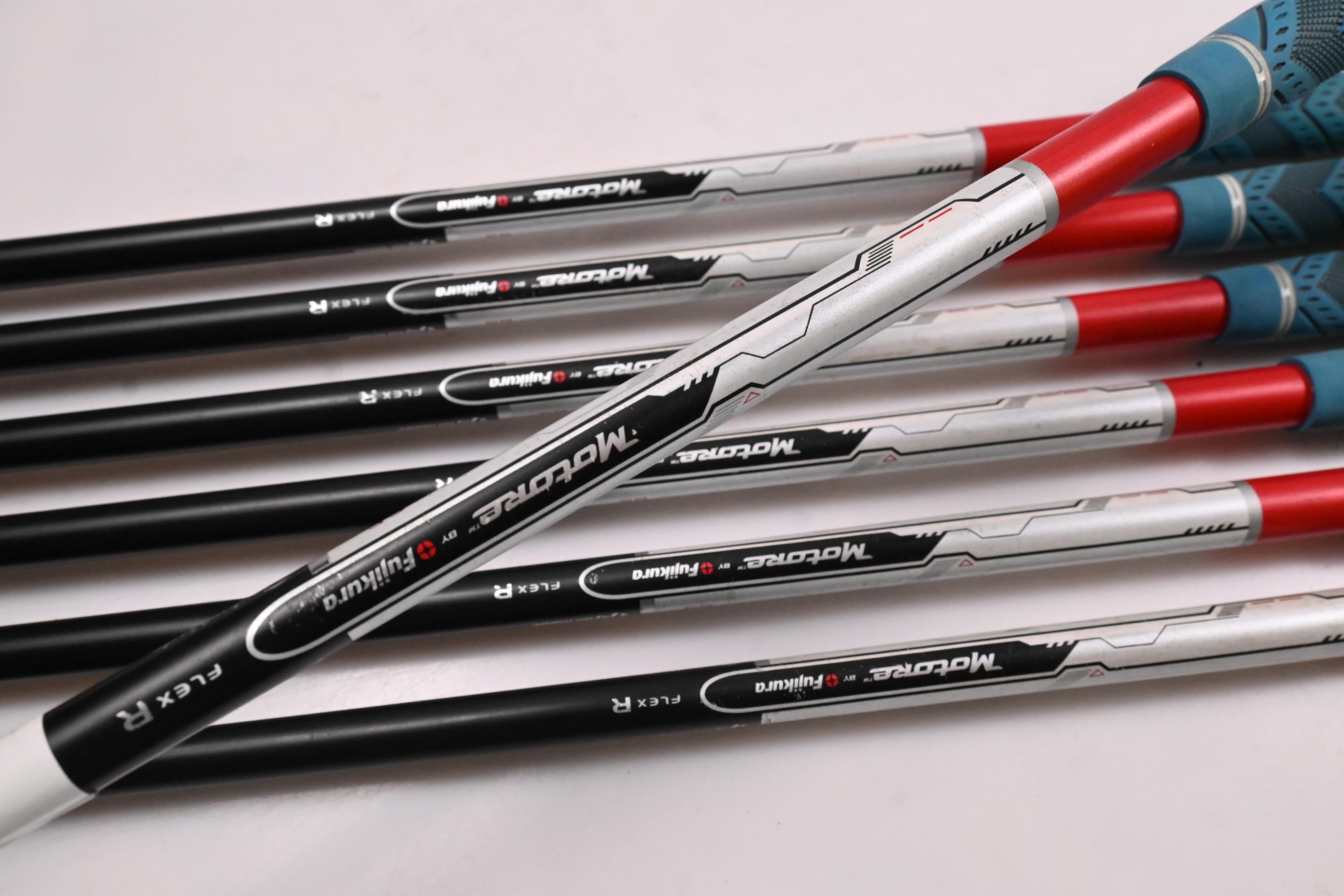 Taylormade R11 Irons / 5-PW+SW / Regular Flex Fujikura Motore 65 Shafts