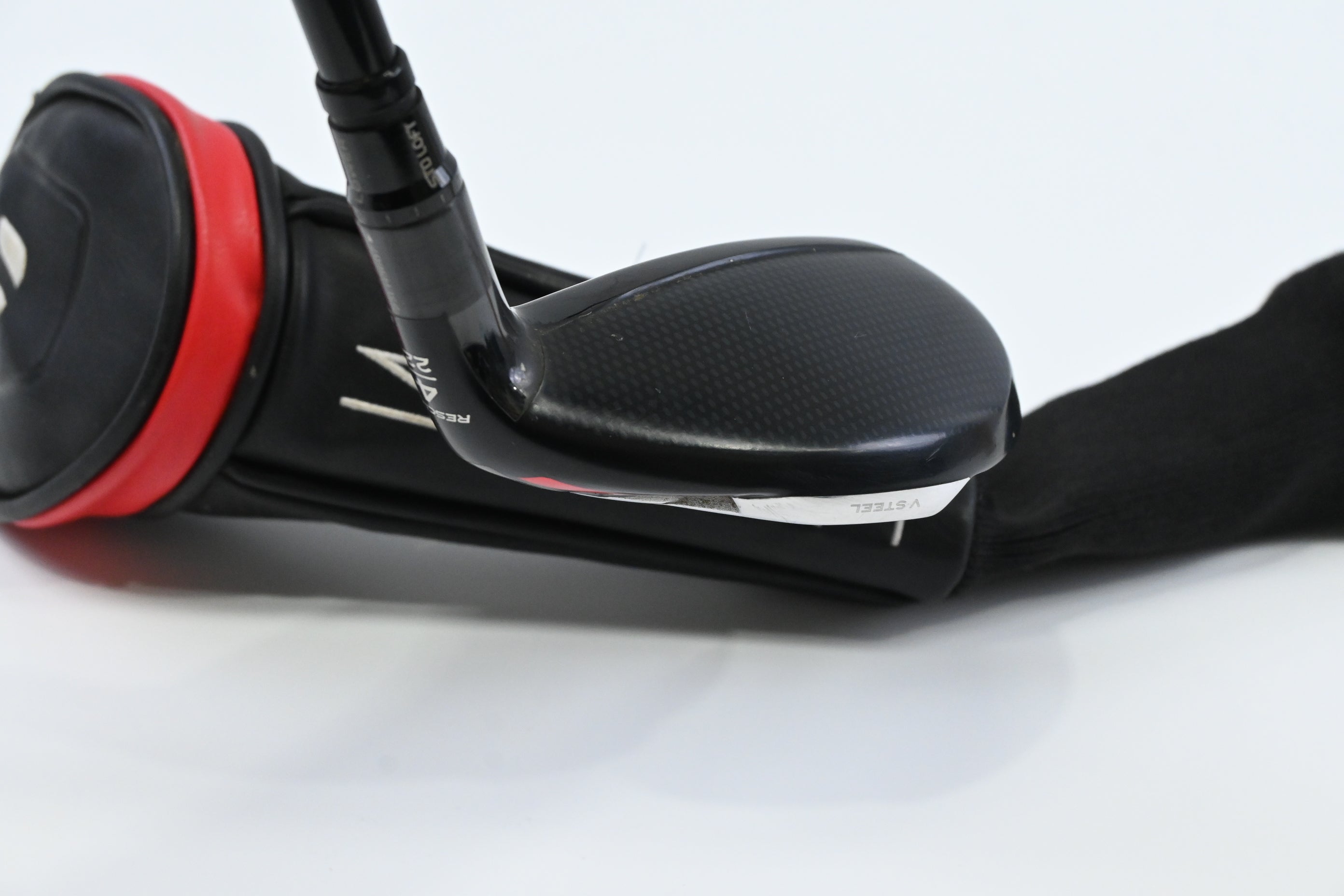 Taylormade Stealth Plus #4 Hybrid / 22 Degree / Stiff Flex HZRDUS Smoke Red RDX