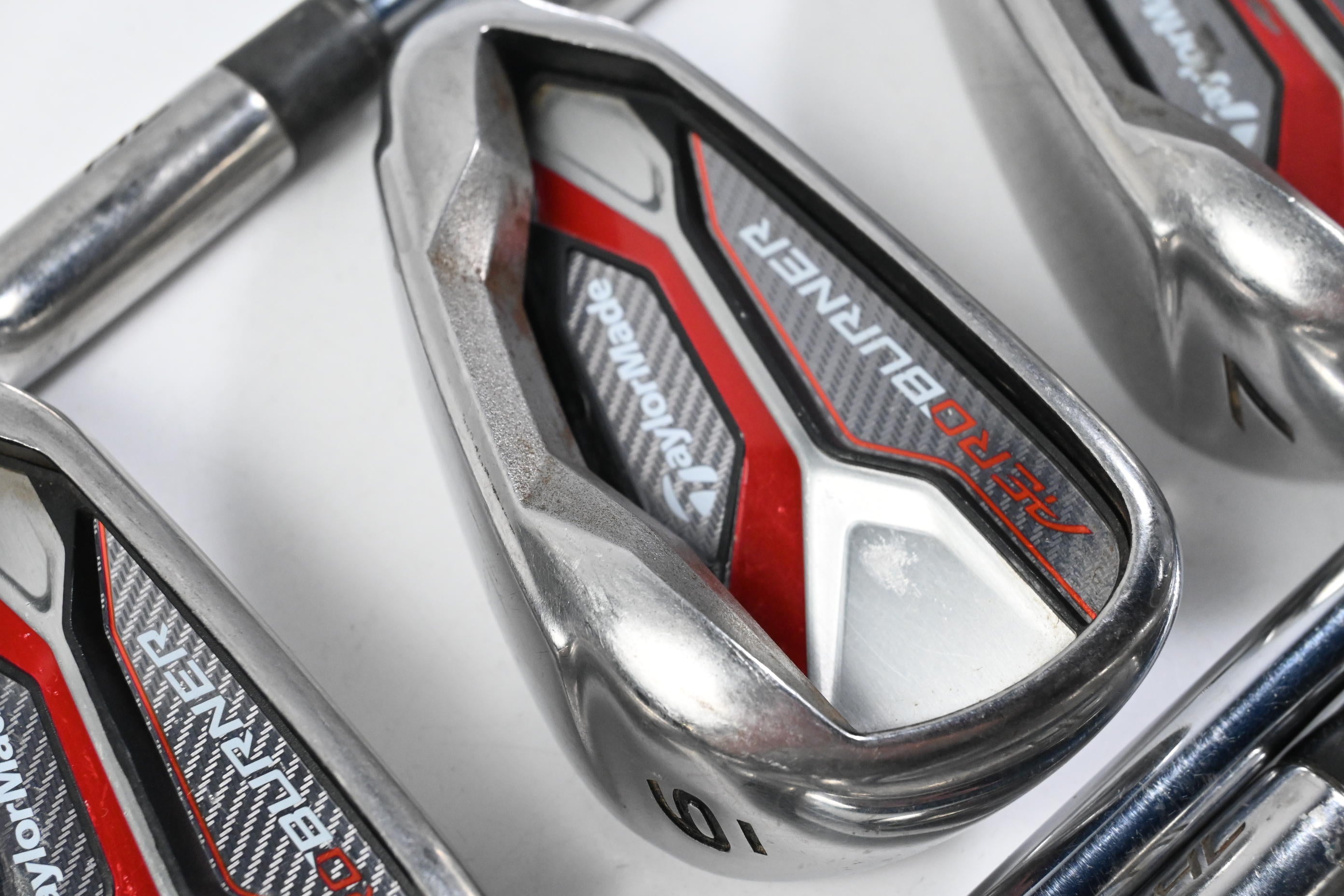 Taylormade Aeroburner Irons / 5-PW+SW / Regular Flex Aeroburner Shafts