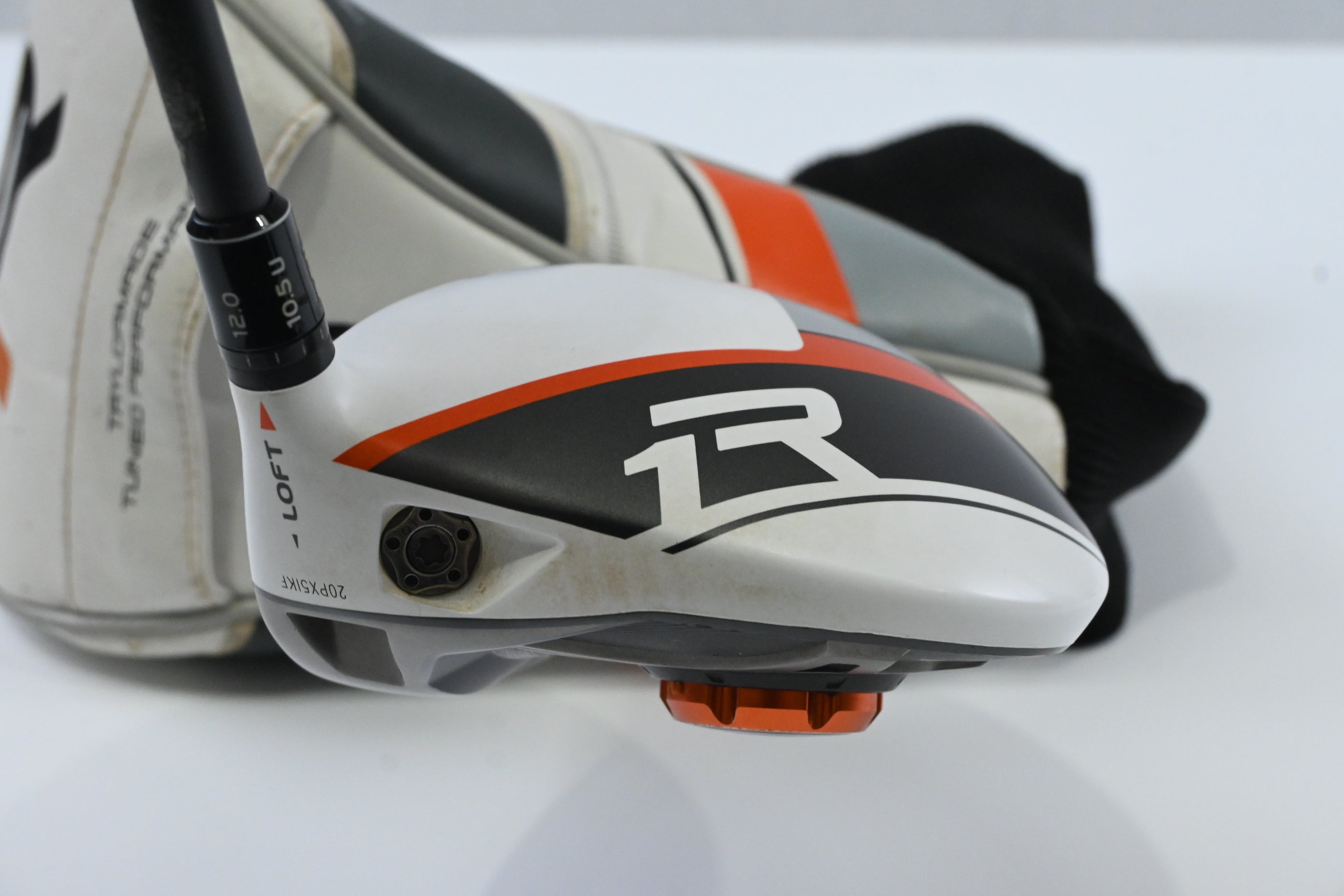 Taylormade R1 Driver / 10.5 Degree / Regular Flex RIP Phenom 55 Shaft