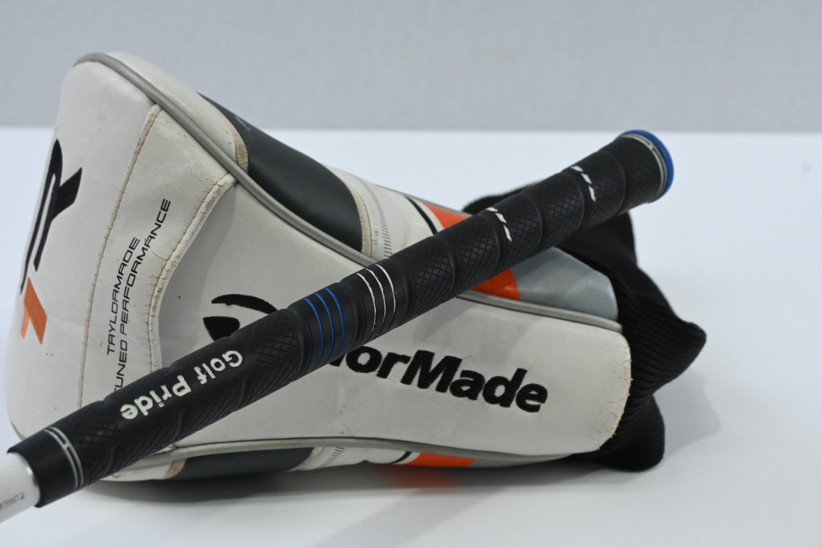 Taylormade R1 Driver / 10.5 Degree / Regular Flex RIP Phenom 55 Shaft