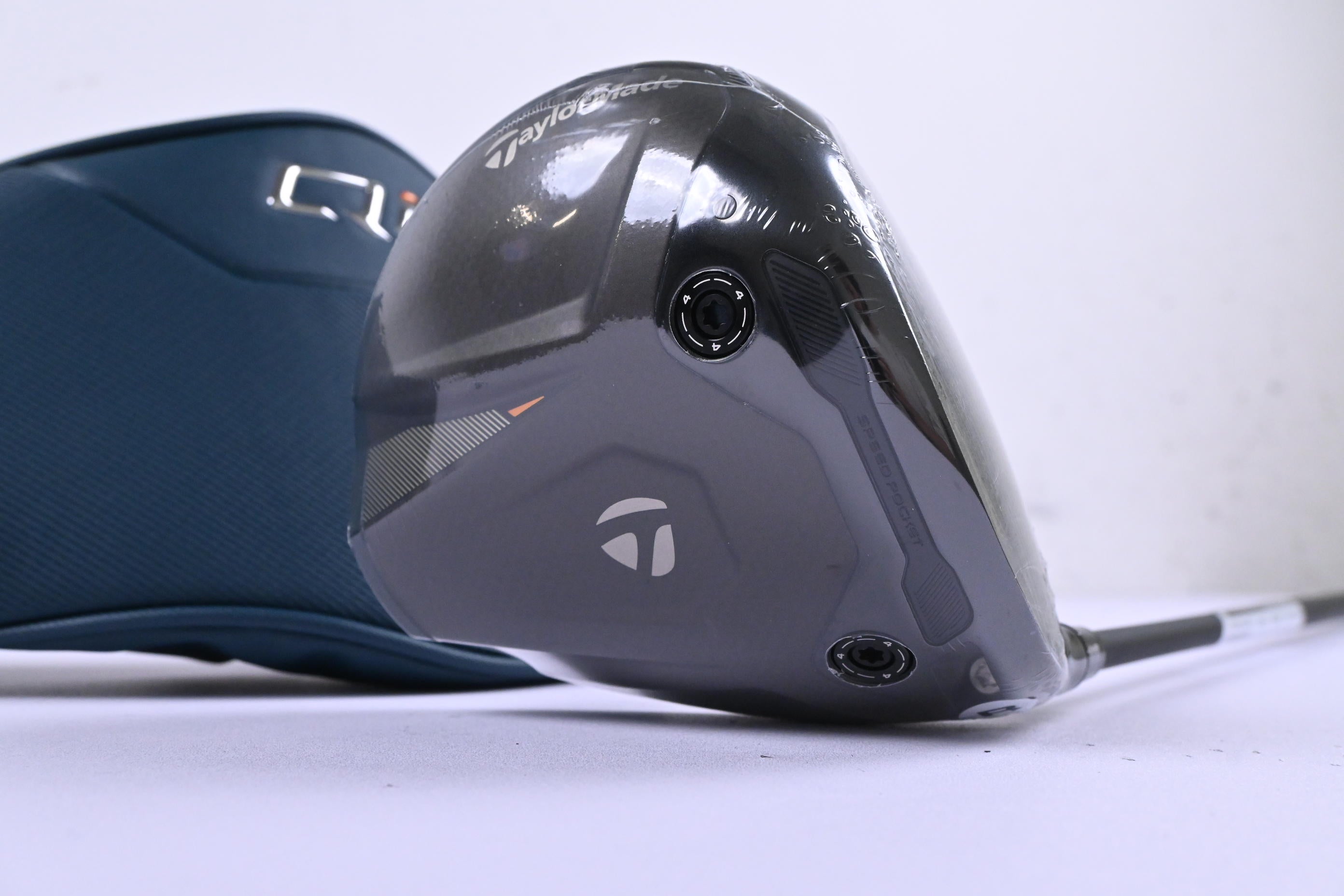 Taylormade Qi4D Driver / 10.5 Degree / Regular Flex REAX 50 Shaft