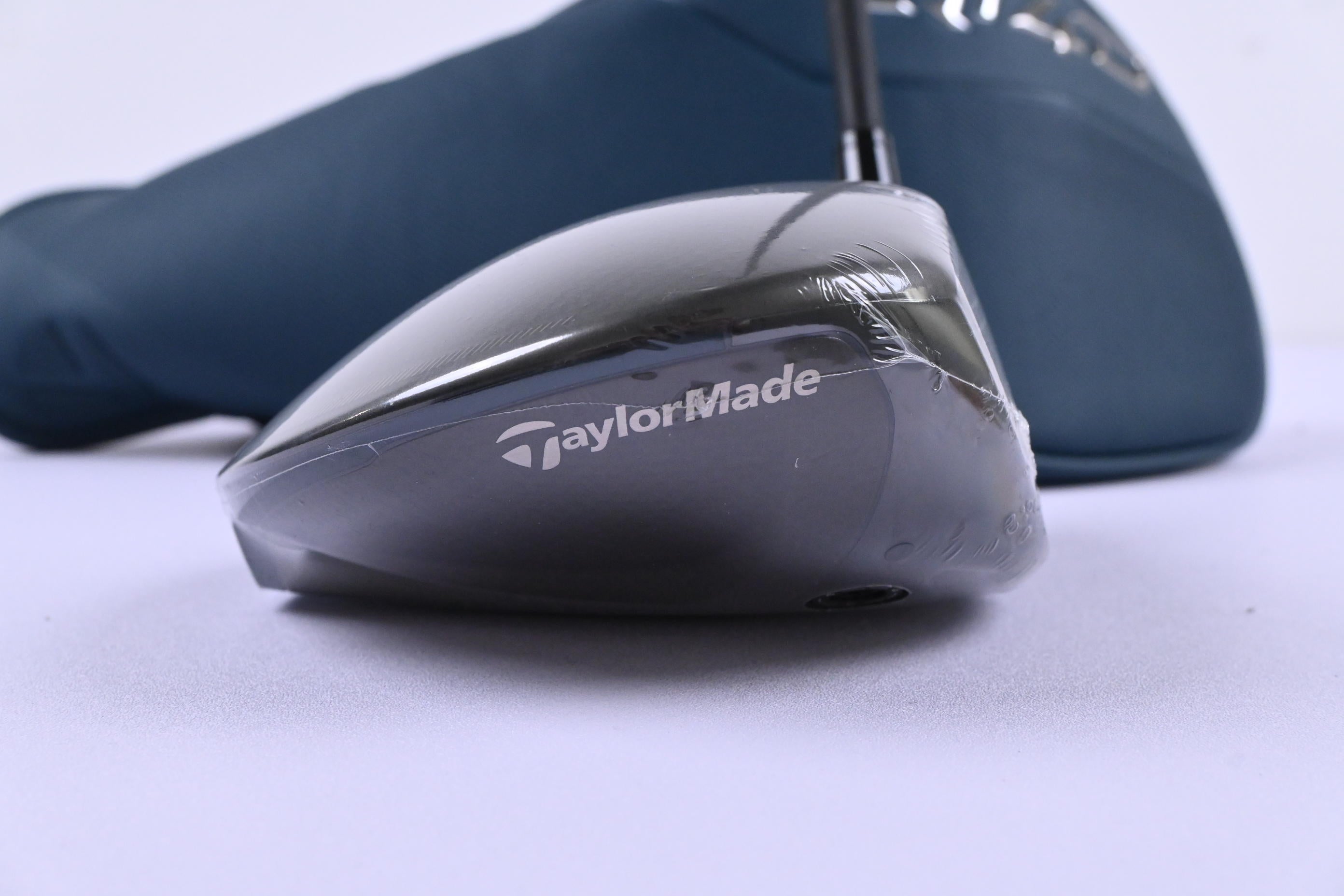 Taylormade Qi4D Driver / 10.5 Degree / Regular Flex REAX 50 Shaft
