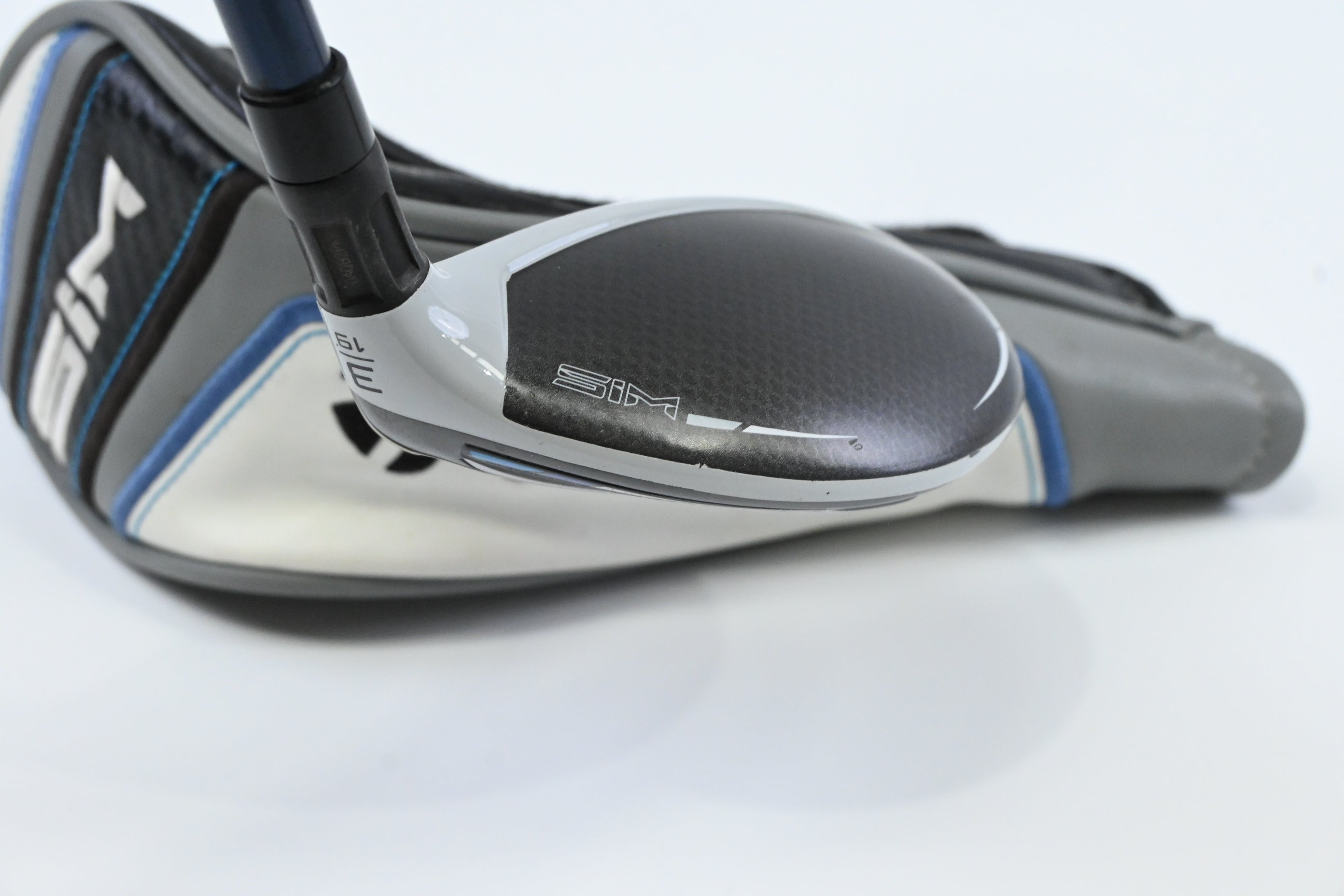 Taylormade SIM Max #3 Hybrid / 19 Degree / Stiff Flex Fujikura Ventus Blue 7