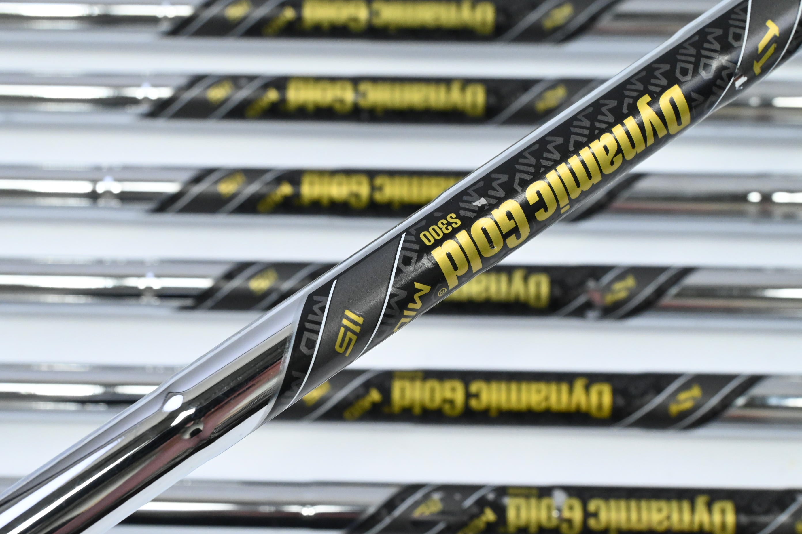 Wilson Dynapower 2023 Irons / 5-PW+GW+SW / Stiff Flex Dynamic Gold 115 S300
