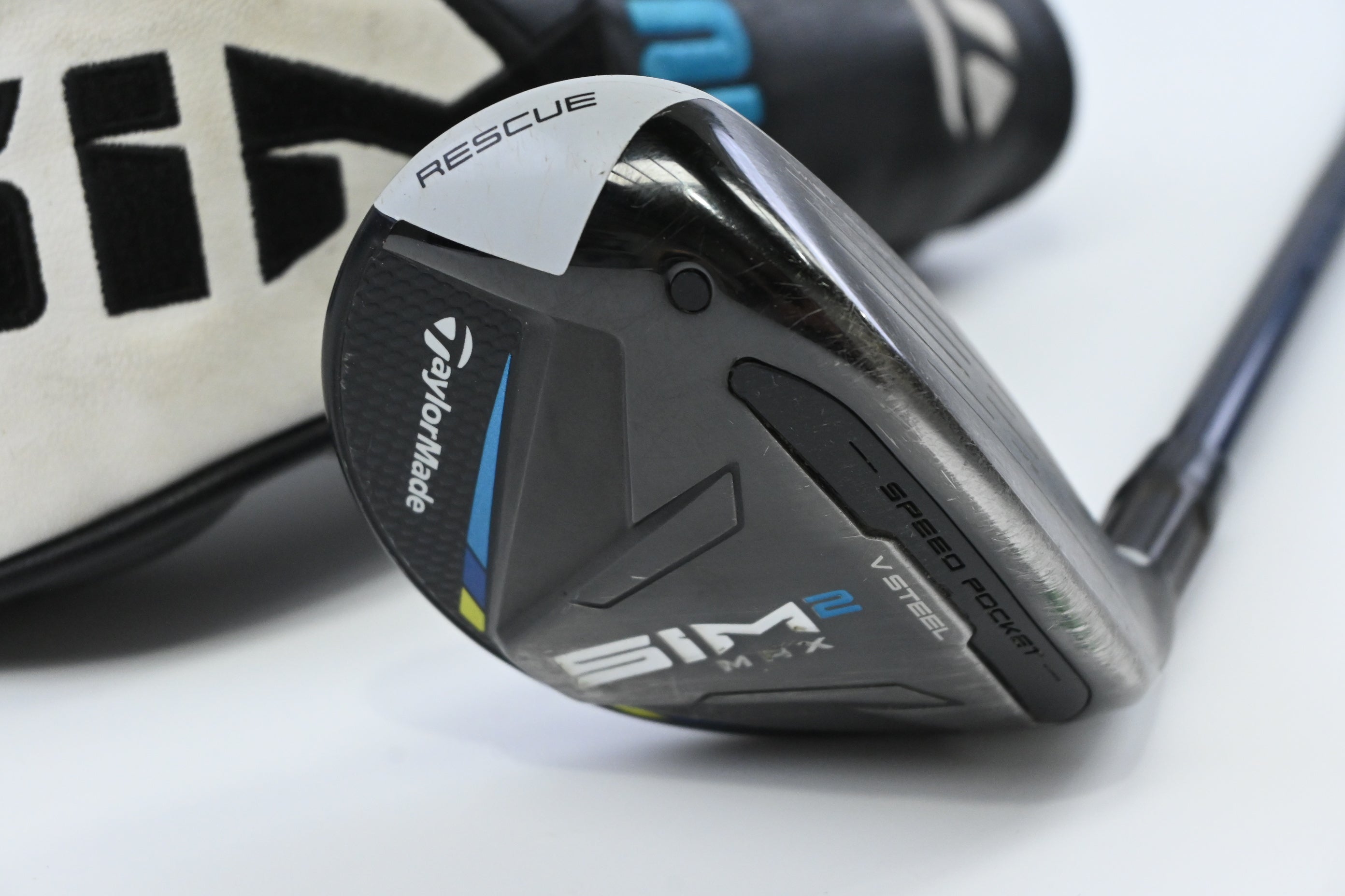 Taylormade SIM2 Max #4 Hybrid / 22 Degree / Regular Flex Fujikura Ventus Blue 6
