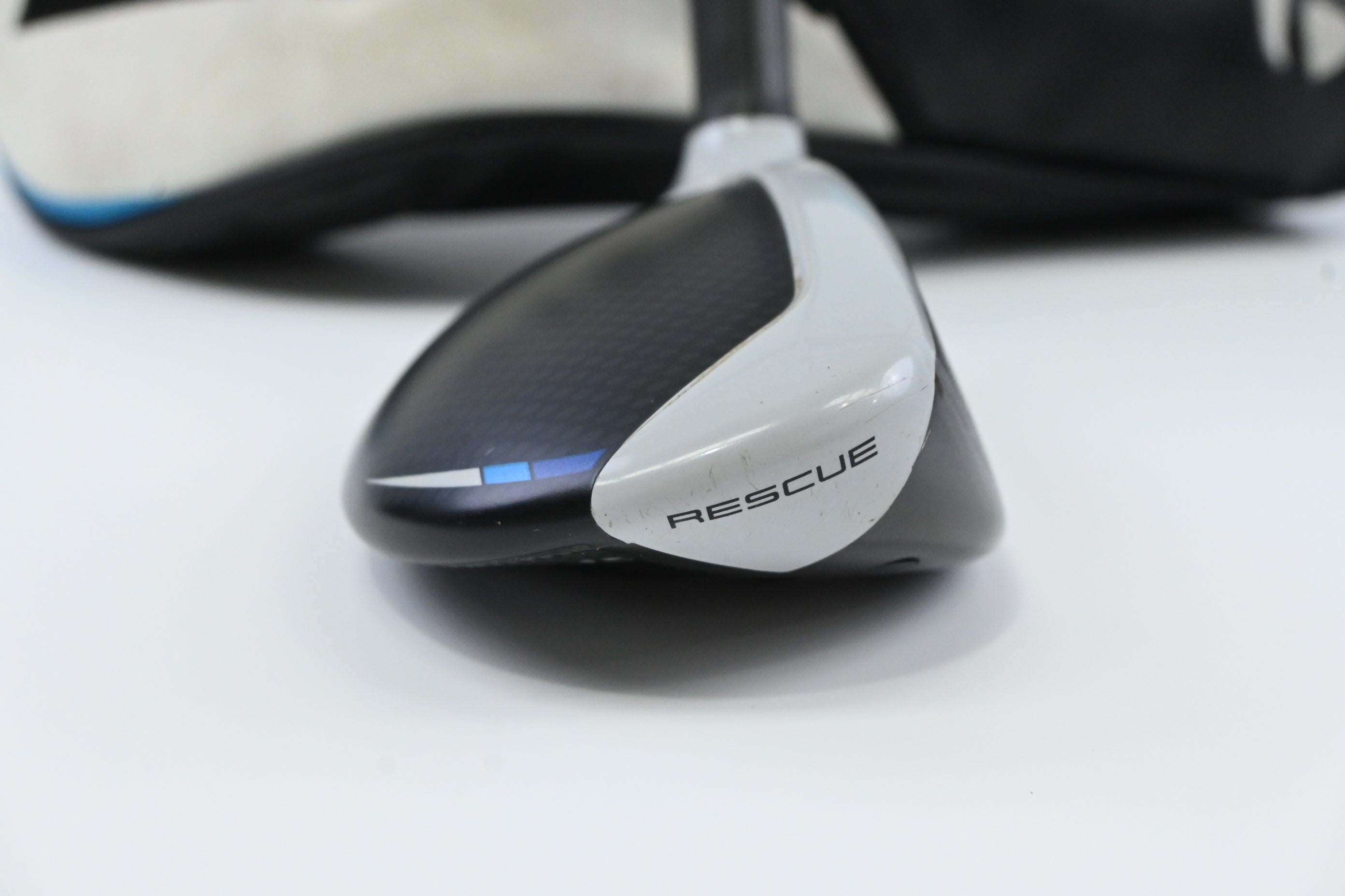 Taylormade SIM2 Max #4 Hybrid / 22 Degree / Regular Flex Fujikura Ventus Blue 6