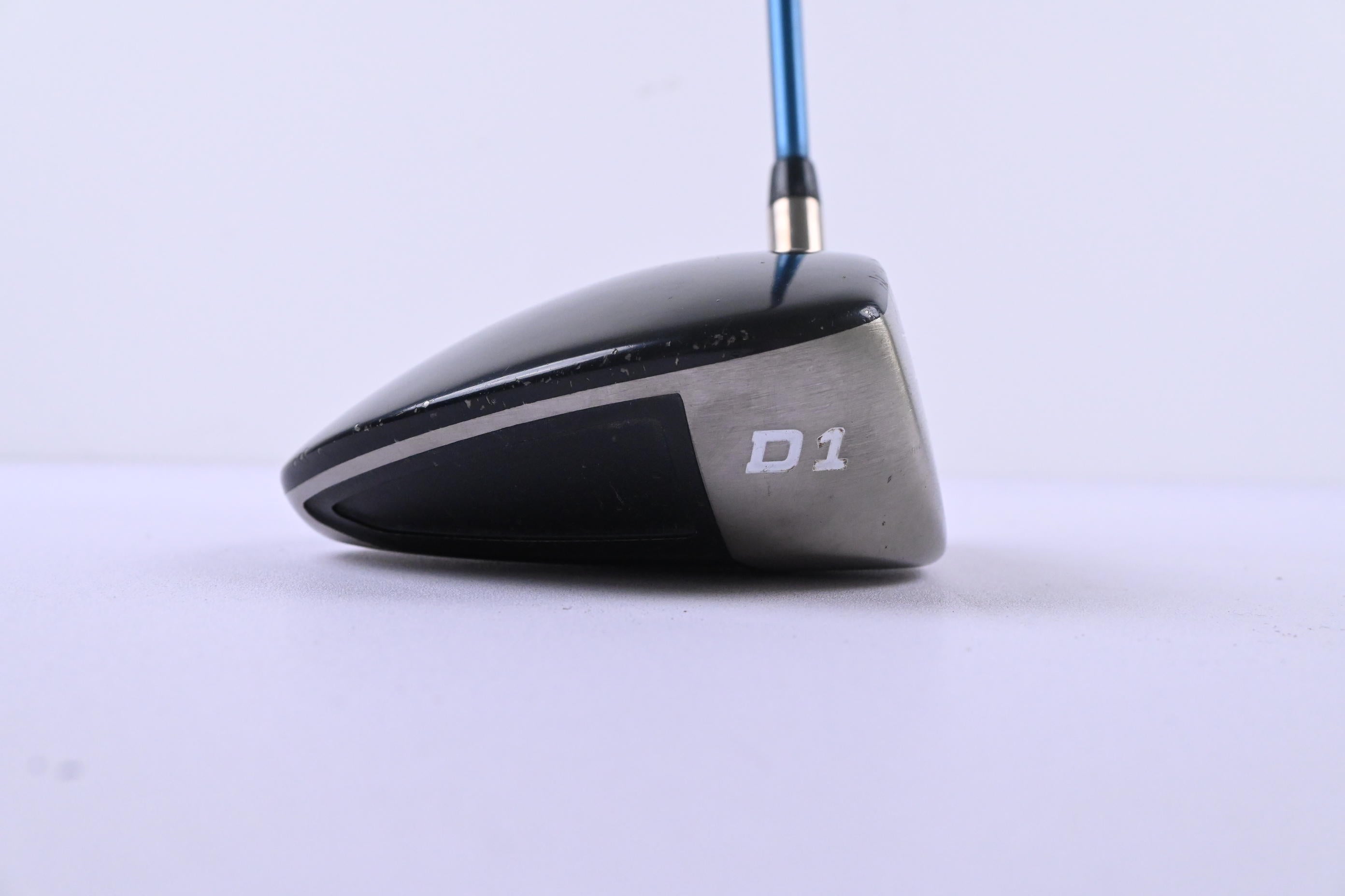 Titleist 907 D1 Driver / 10.5 Degree / Stiff Flex Aldila VS Proto 65 Shaft