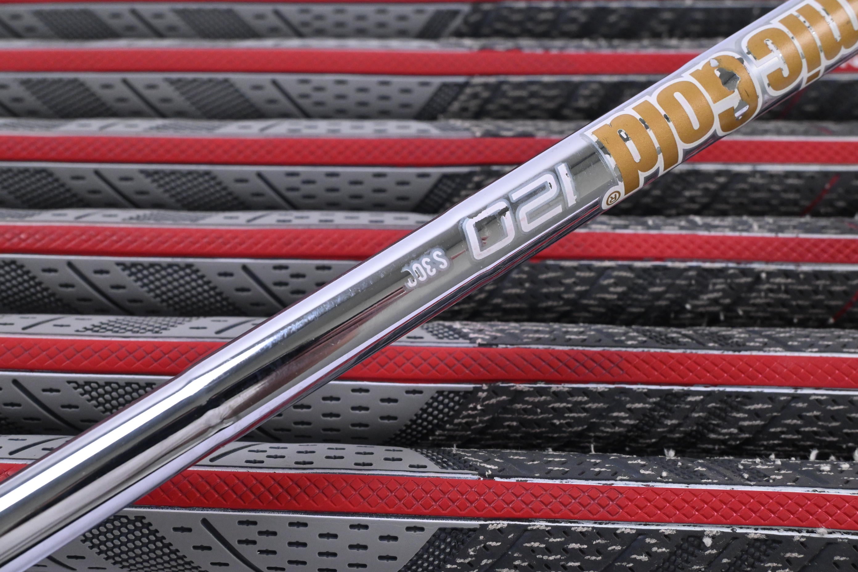 Ping i525 Irons / 4-PW / Red Dot / Stiff Flex Dynamic Gold 120 S300 Shafts