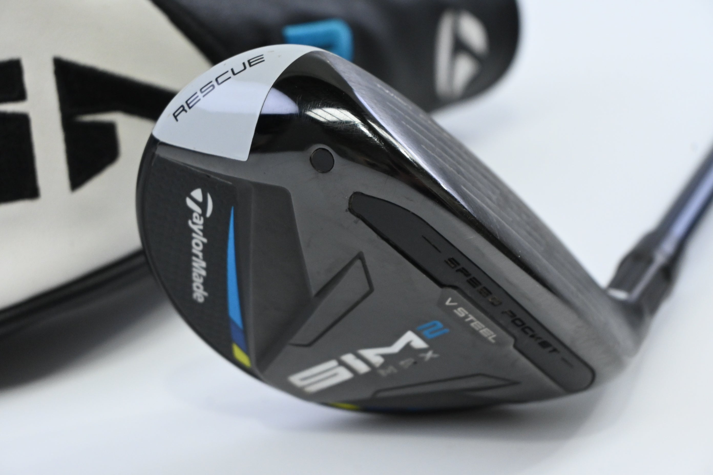 Taylormade SIM2 Max #4 Hybrid / 22 Degree / Regular Flex Fujikura Ventus Blue 6