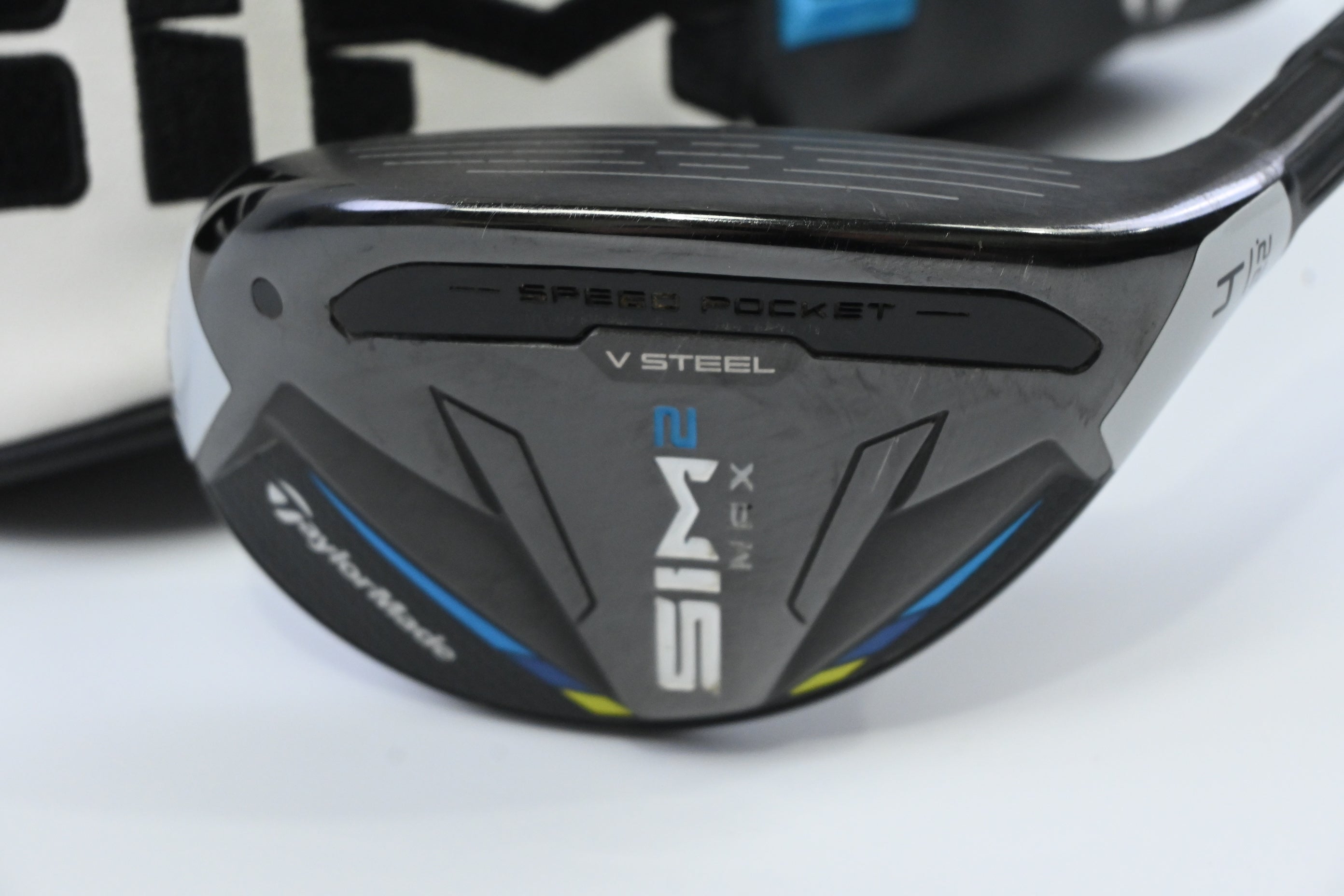 Taylormade SIM2 Max #4 Hybrid / 22 Degree / Regular Flex Fujikura Ventus Blue 6