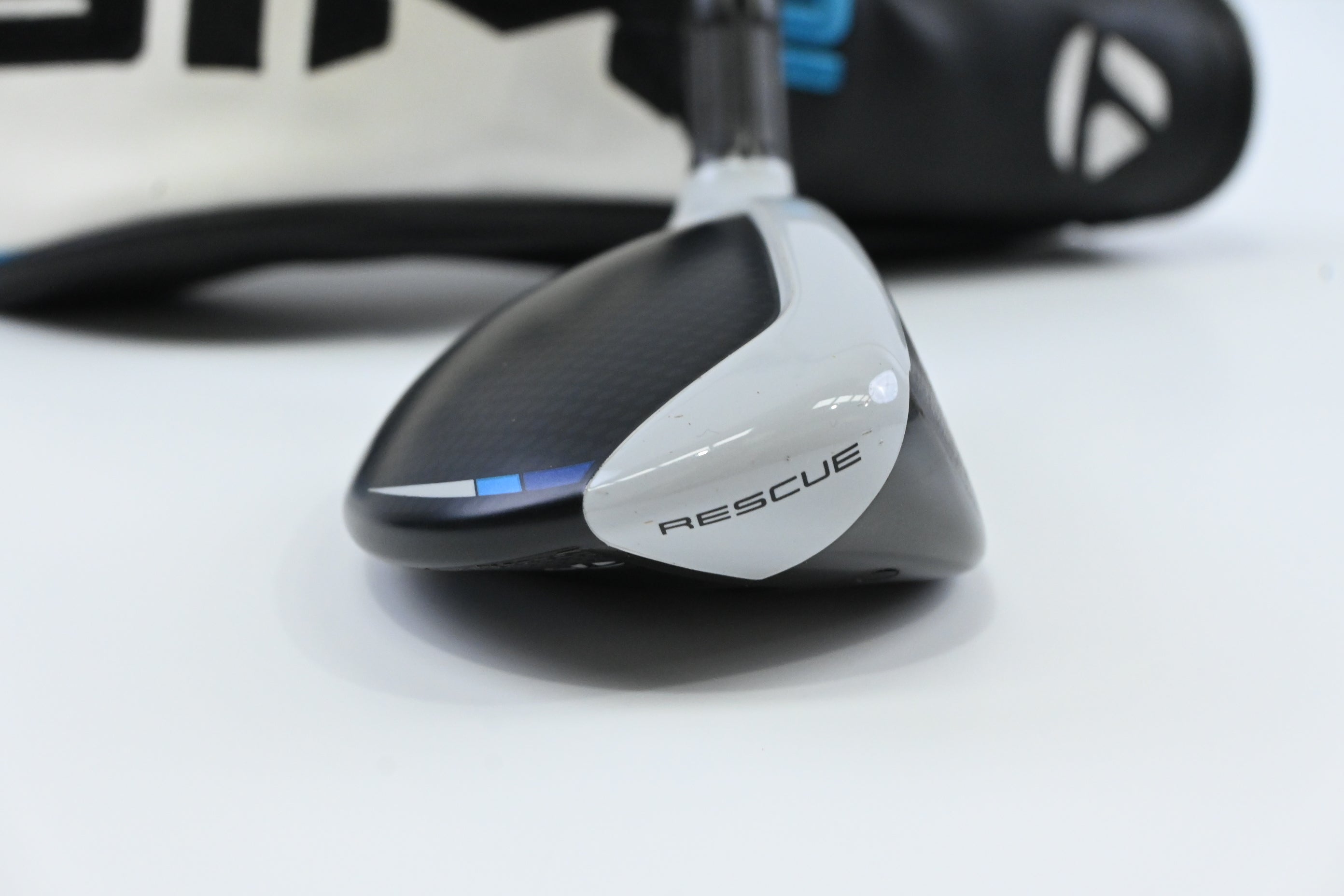 Taylormade SIM2 Max #4 Hybrid / 22 Degree / Regular Flex Fujikura Ventus Blue 6