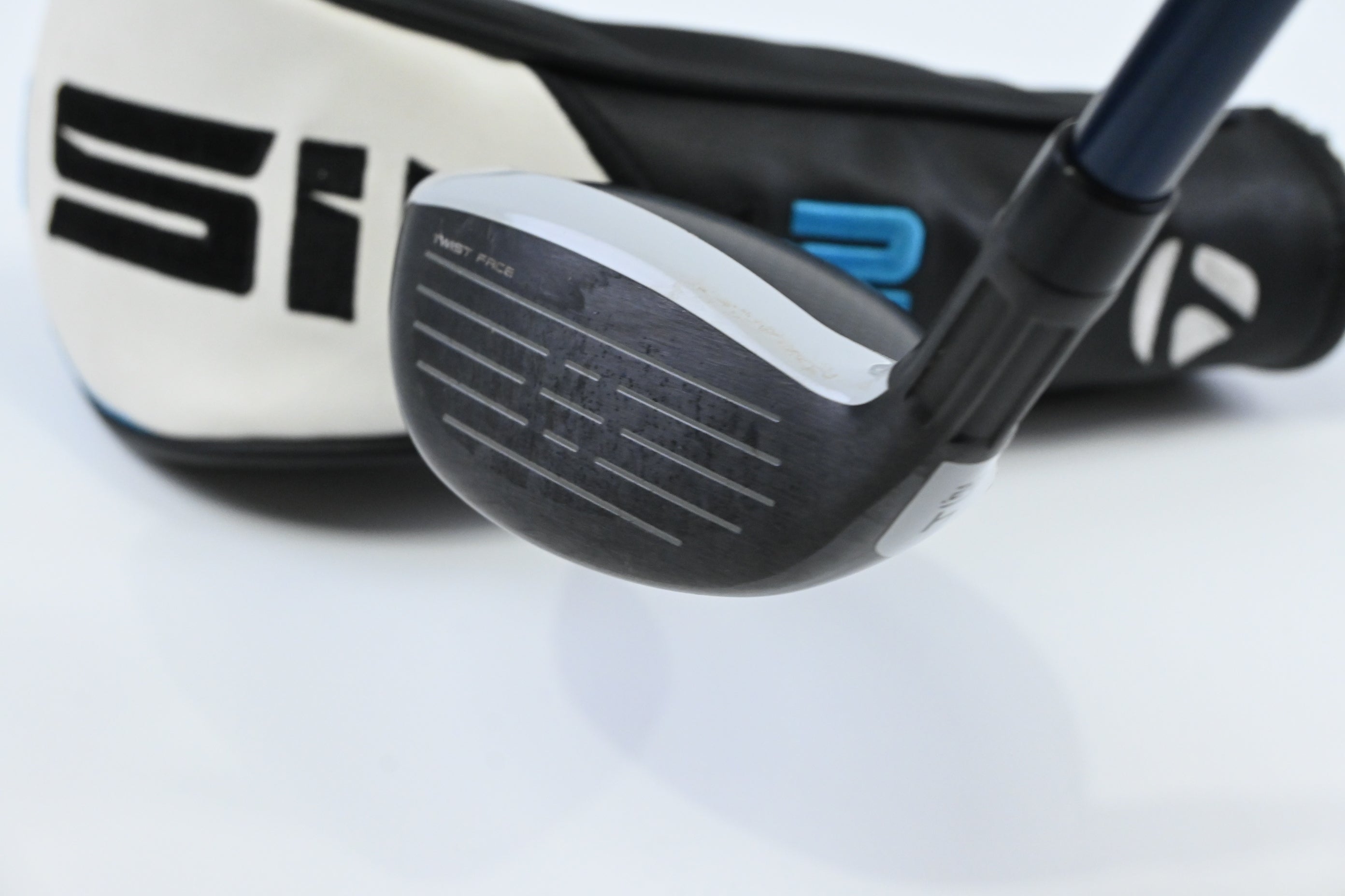 Taylormade SIM2 Max #4 Hybrid / 22 Degree / Regular Flex Fujikura Ventus Blue 6