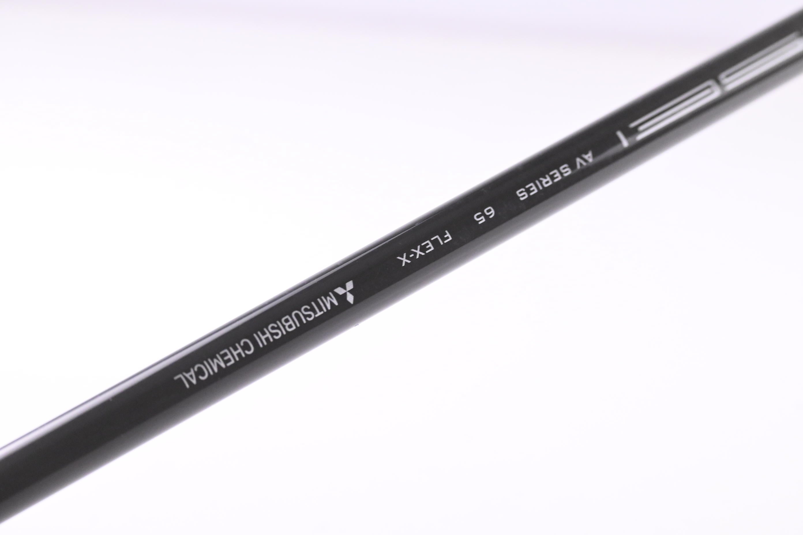 Cobra LTDx Driver / 10.5 Degree / X-Flex Tensei AV RAW White 65 Shaft