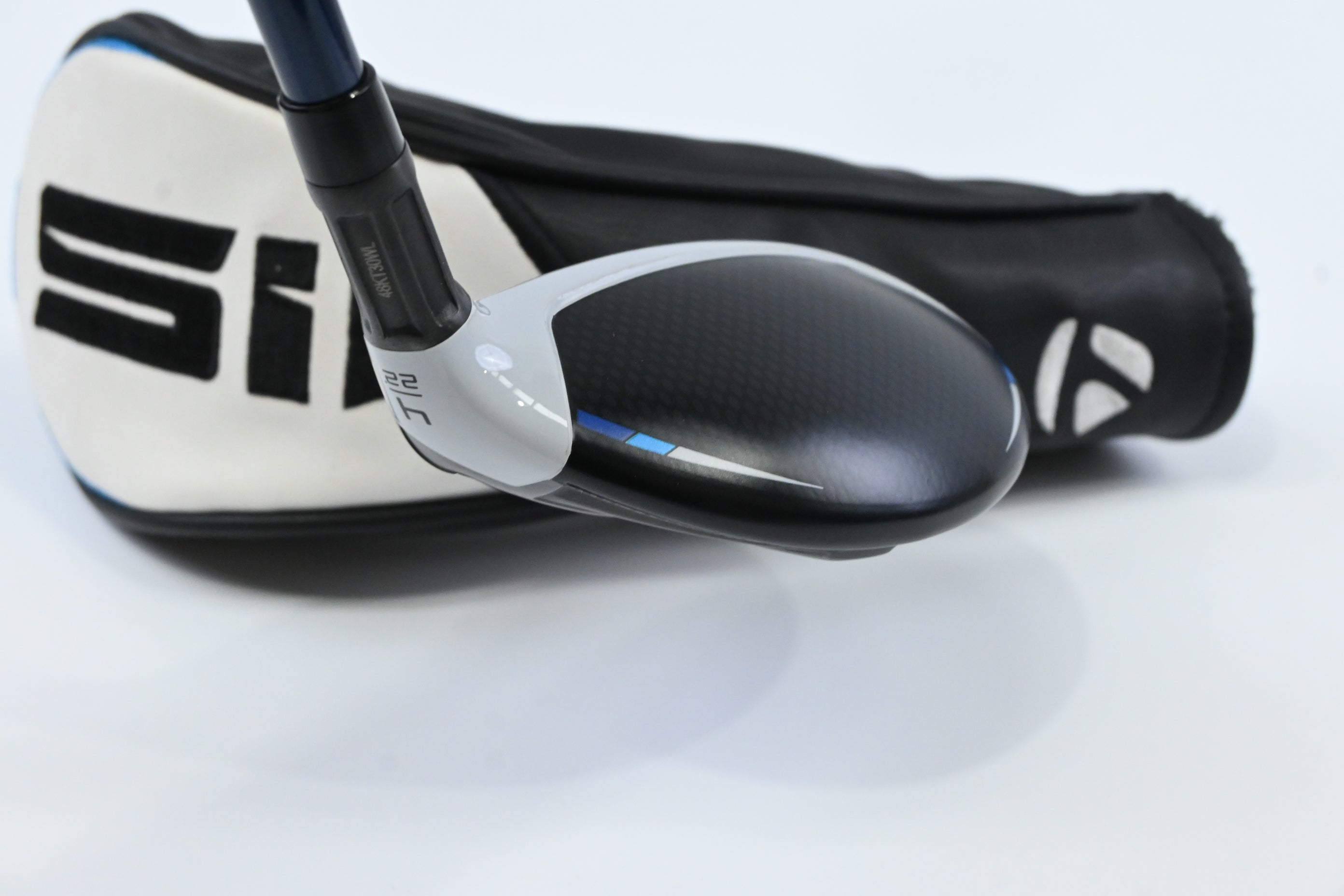 Taylormade SIM2 Max #4 Hybrid / 22 Degree / Regular Flex Fujikura Ventus Blue 6