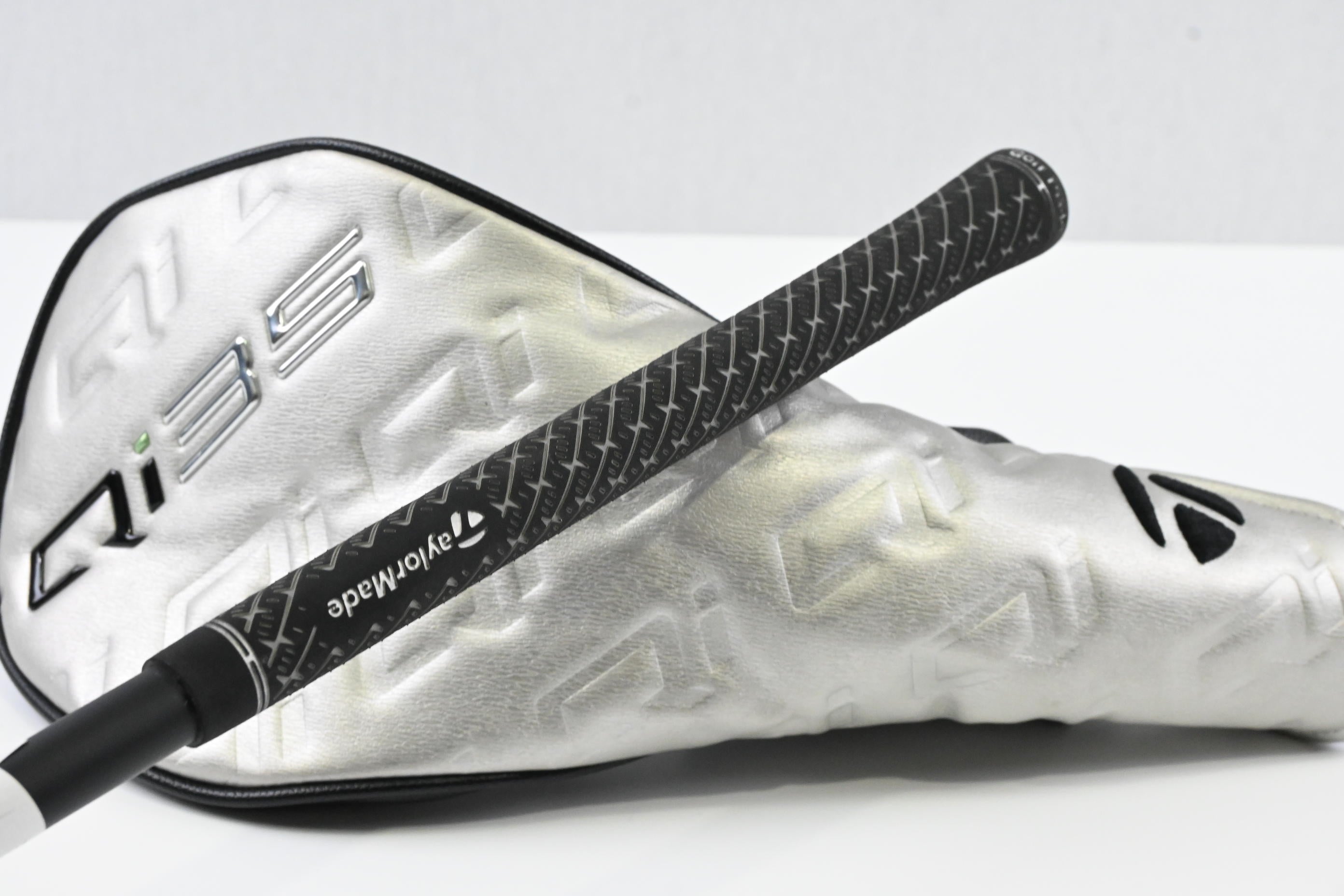 Taylormade Qi35 Driver / 10.5 Degree / Regular Flex Fujikura Air Speeder 50