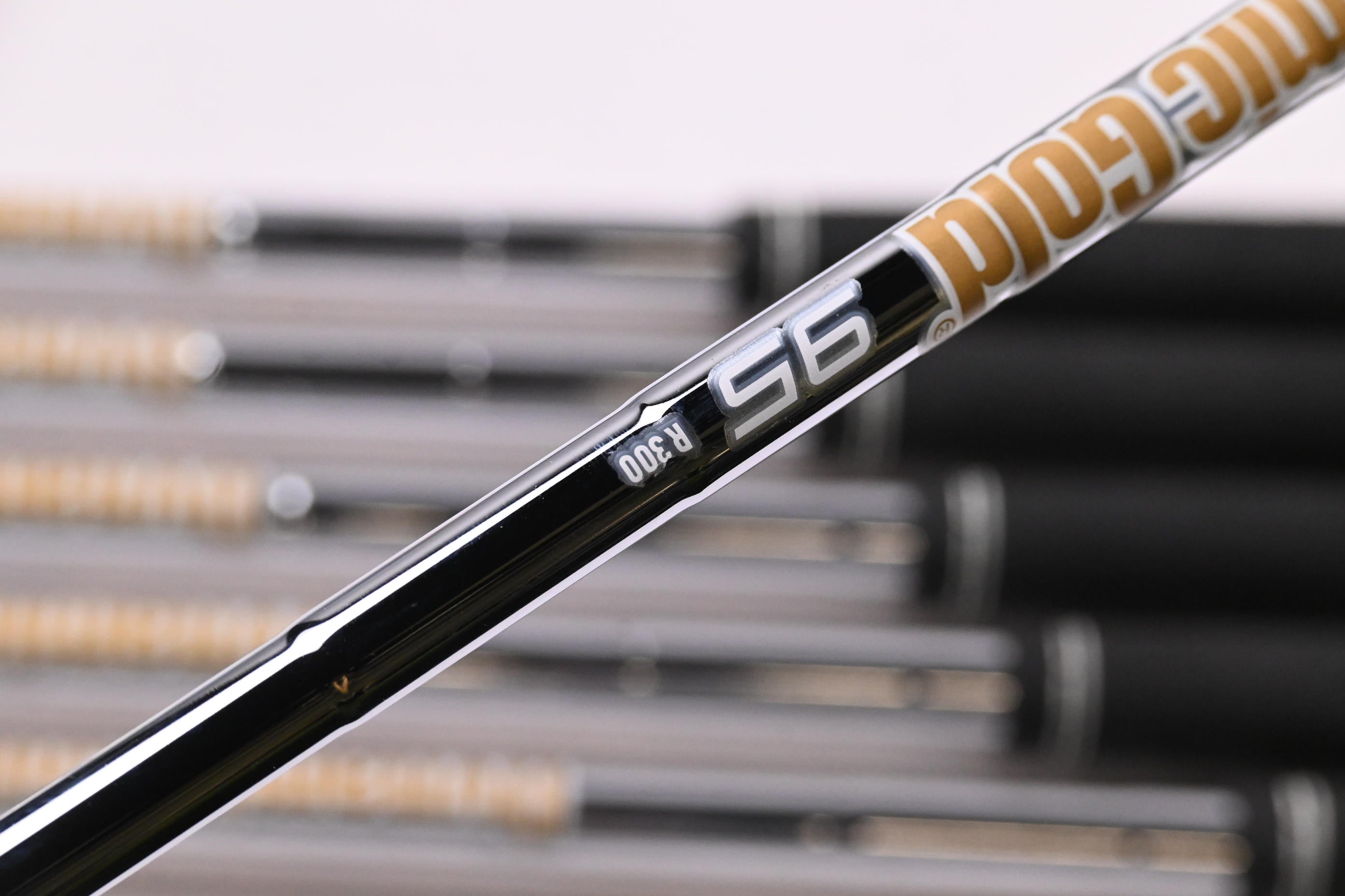 Mizuno JPX 925 Hot Metal HL Irons / 5-PW / Regular Flex Dynamic Gold 95 R300