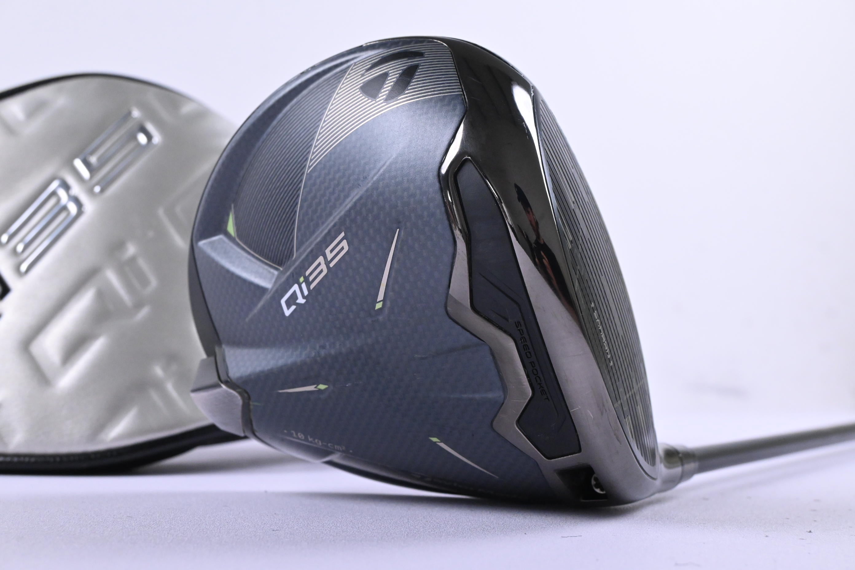Taylormade Qi35 Driver / 10.5 Degree / Regular Flex Fujikura Ventus Blue 5 Shaft