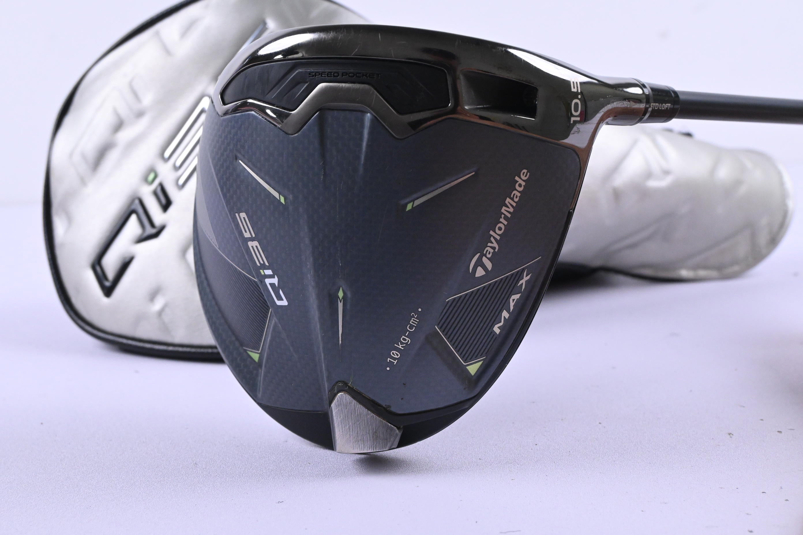 Taylormade Qi35 Driver / 10.5 Degree / Regular Flex Fujikura Ventus Blue 5 Shaft