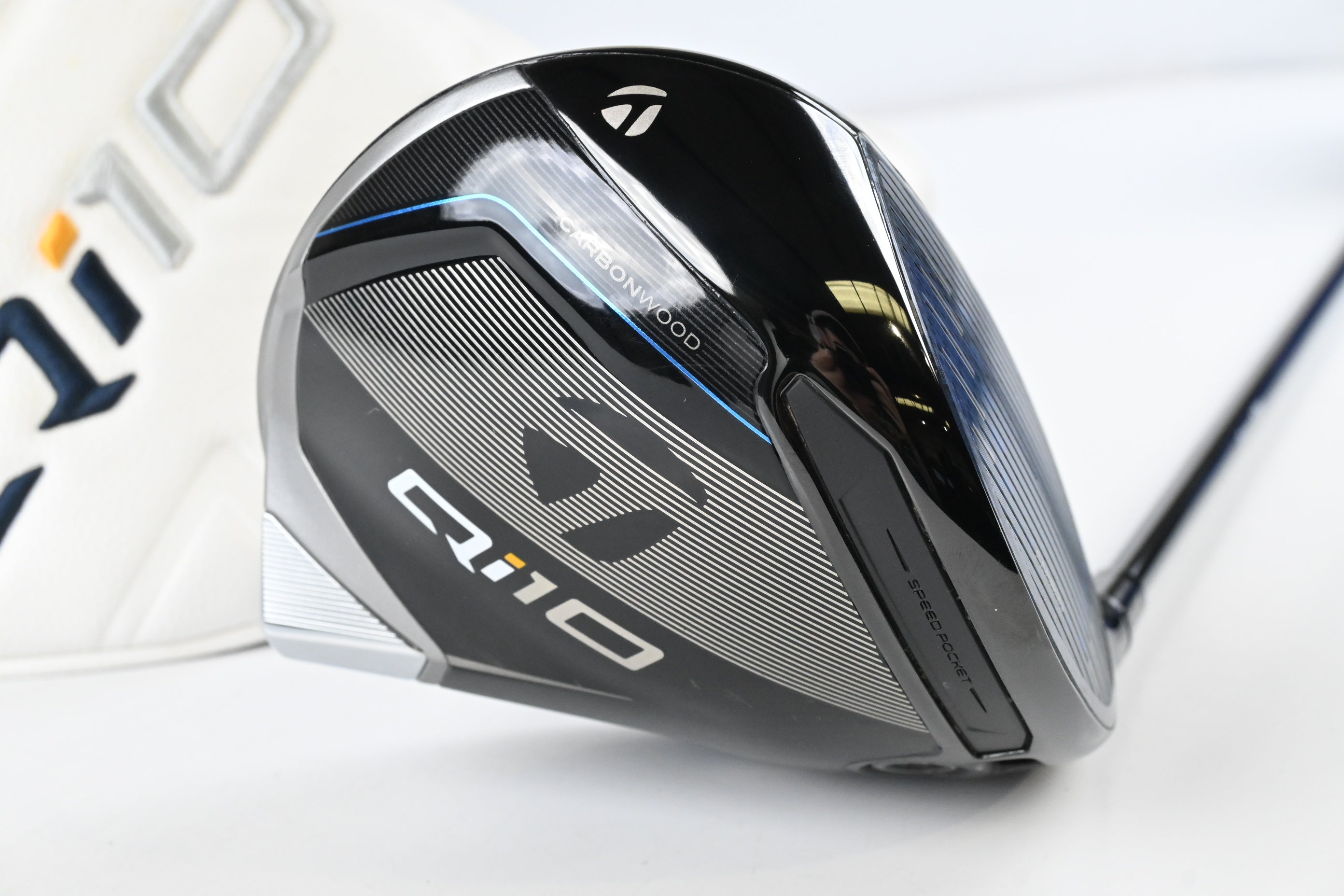 Taylormade Qi10 Driver / 10.5 Degree / Stiff Flex Kai'li White 70 Shaft