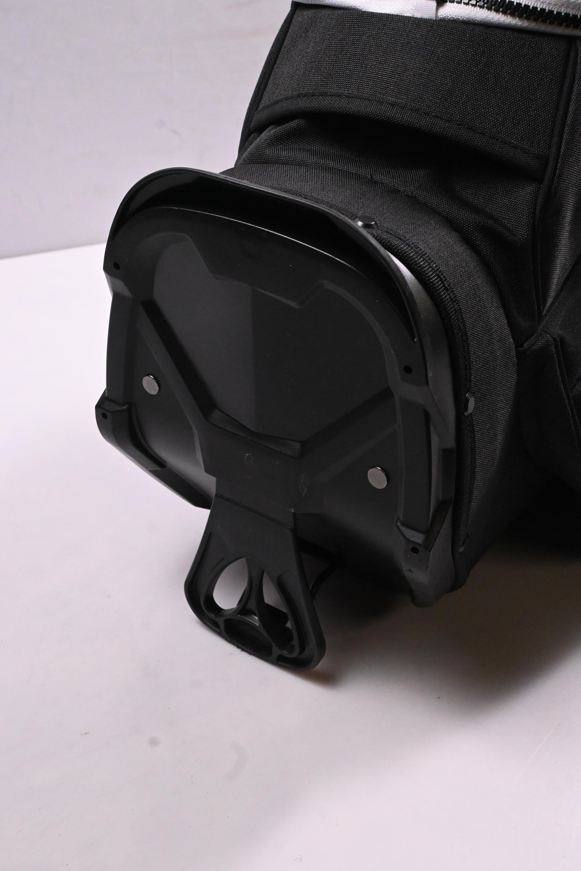 Cobra Signature Stand Bag / 4-Way Divider / Black