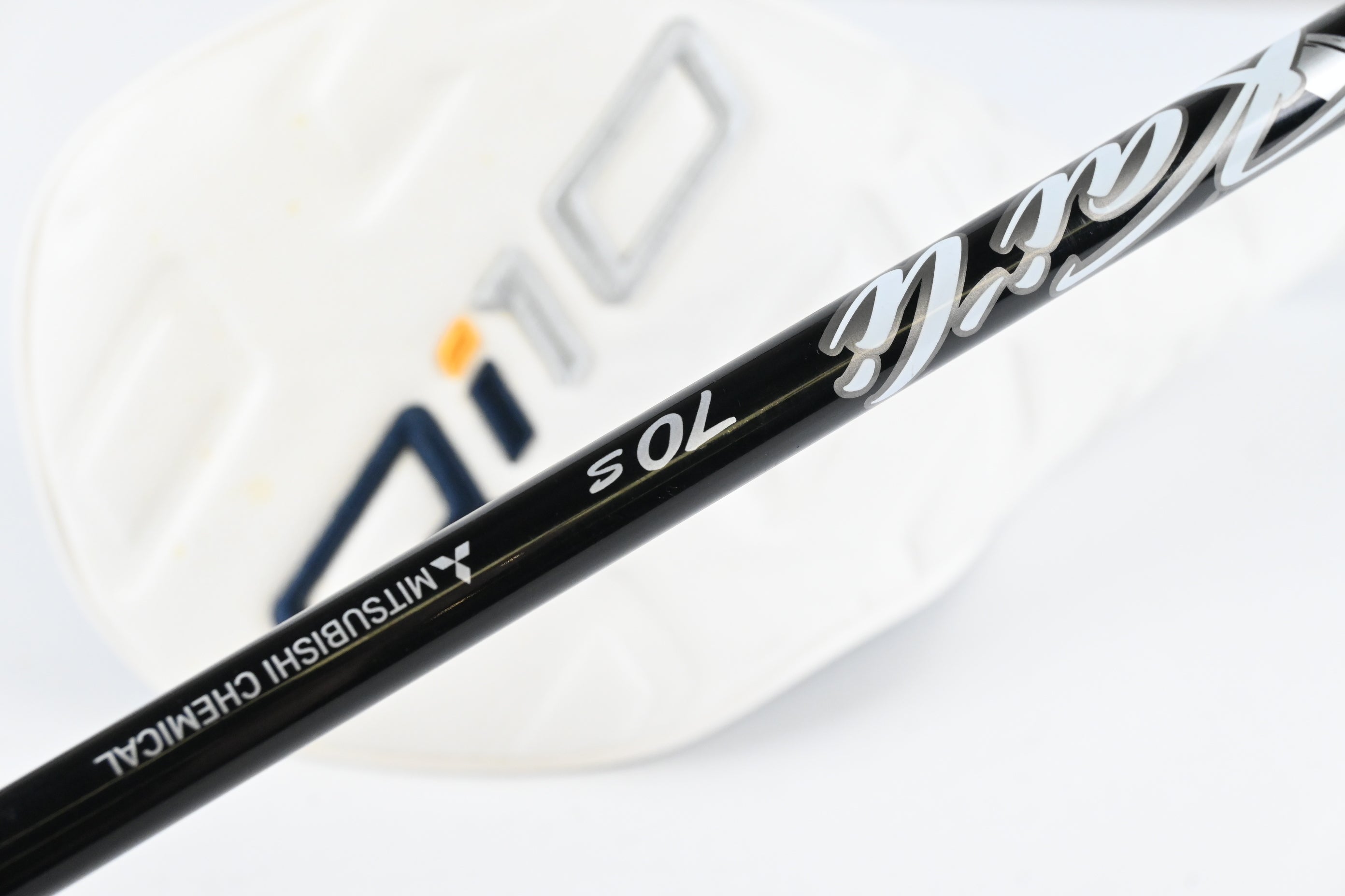 Taylormade Qi10 Driver / 10.5 Degree / Stiff Flex Kai'li White 70 Shaft