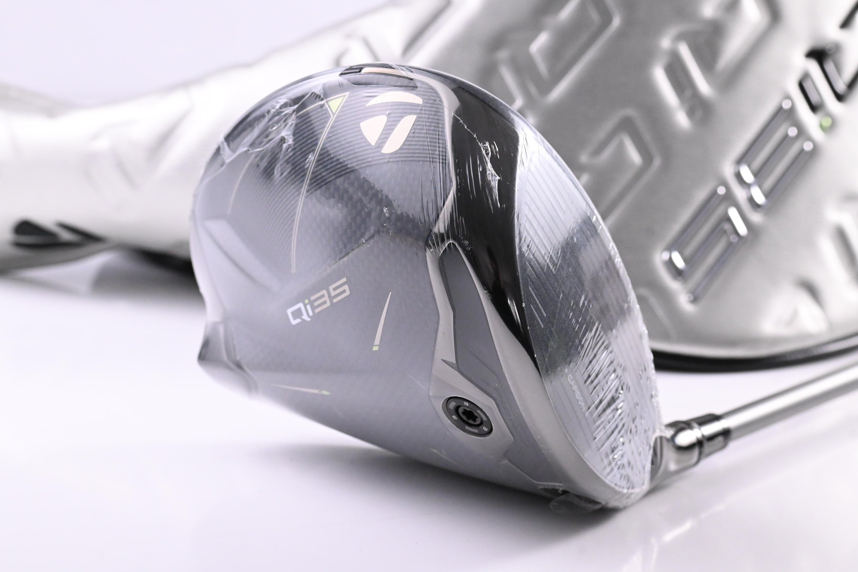 Taylormade Qi35 Driver / 10.5 Degree / Regular Flex Fujikura Air Speeder 50