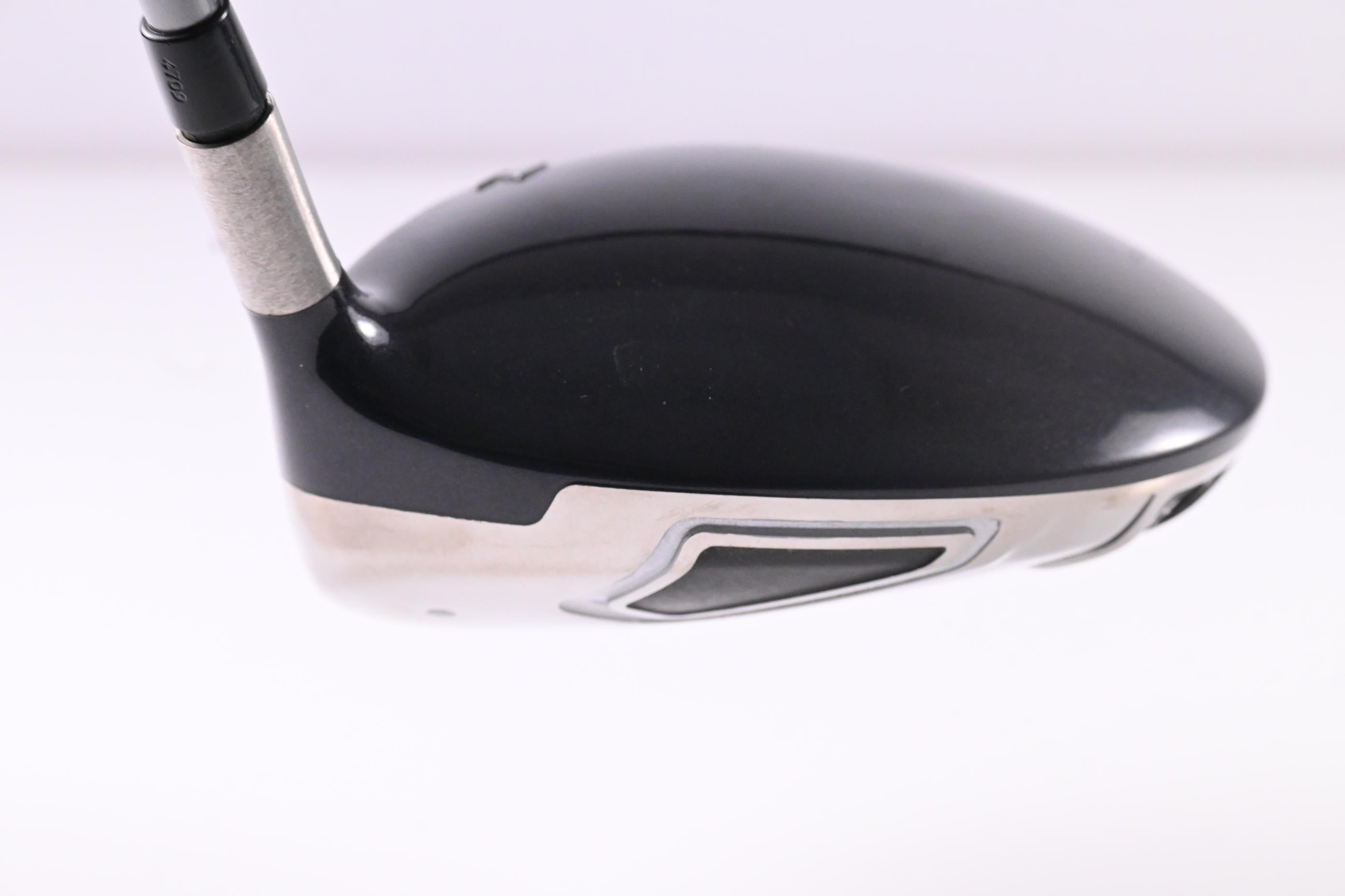 Titleist 909 D2 Driver / 10.5 Degree / Regular Flex Diamana Blue 65 Shaft
