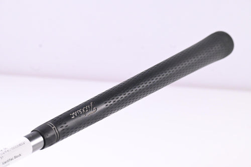 Titleist 909 D2 Driver / 10.5 Degree / Regular Flex Diamana Blue 65 Shaft