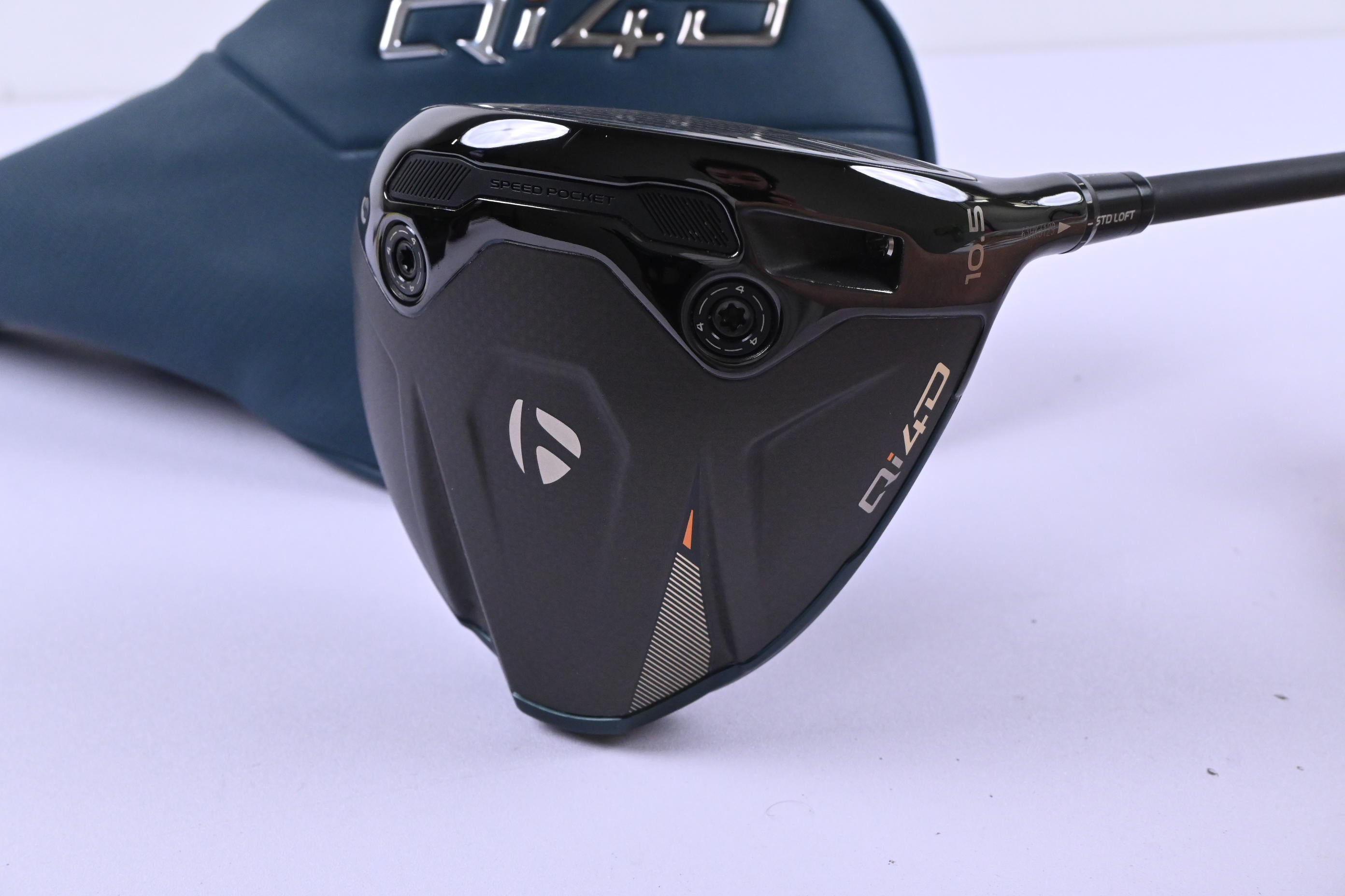 Taylormade Qi4D Driver / 10.5 Degree / Regular Flex REAX Blue 50 Shaft