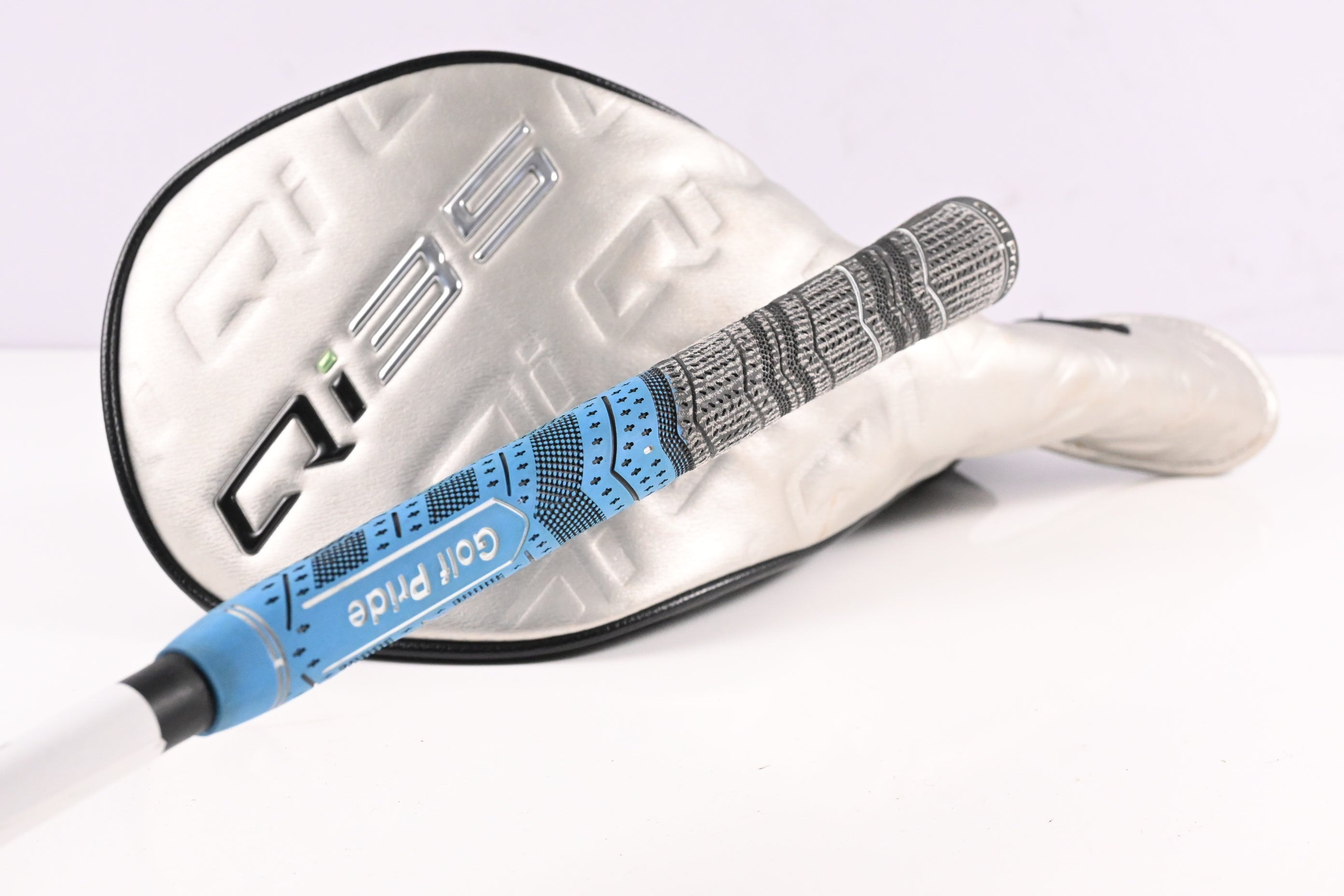 Taylormade Qi35 LS Driver / 9 Degree / Stiff Flex Kai'li White Dark Wave 60