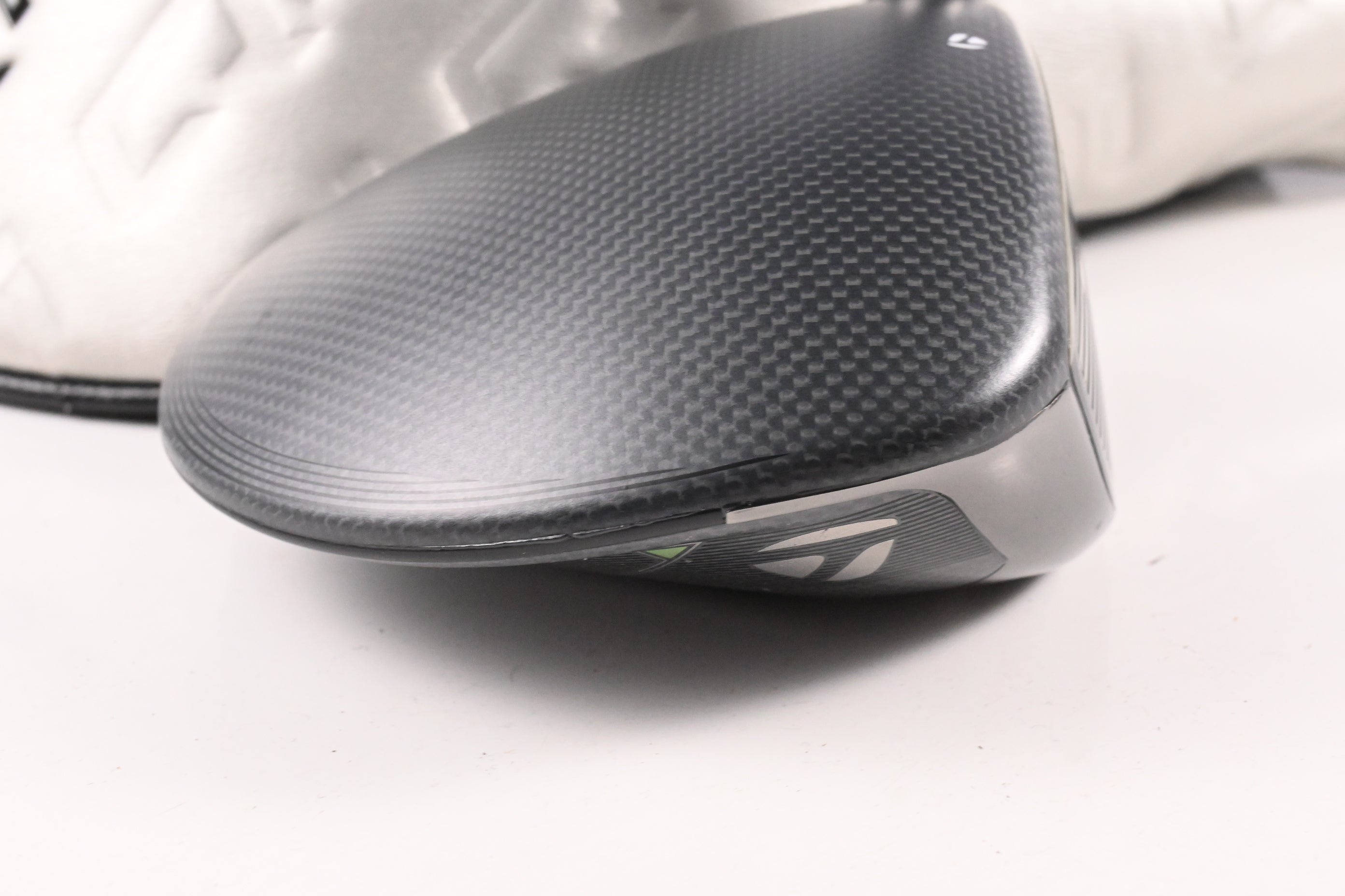 Taylormade Qi35 Driver / 10.5 Degree / Regular Flex VANQUISH 5 Shaft