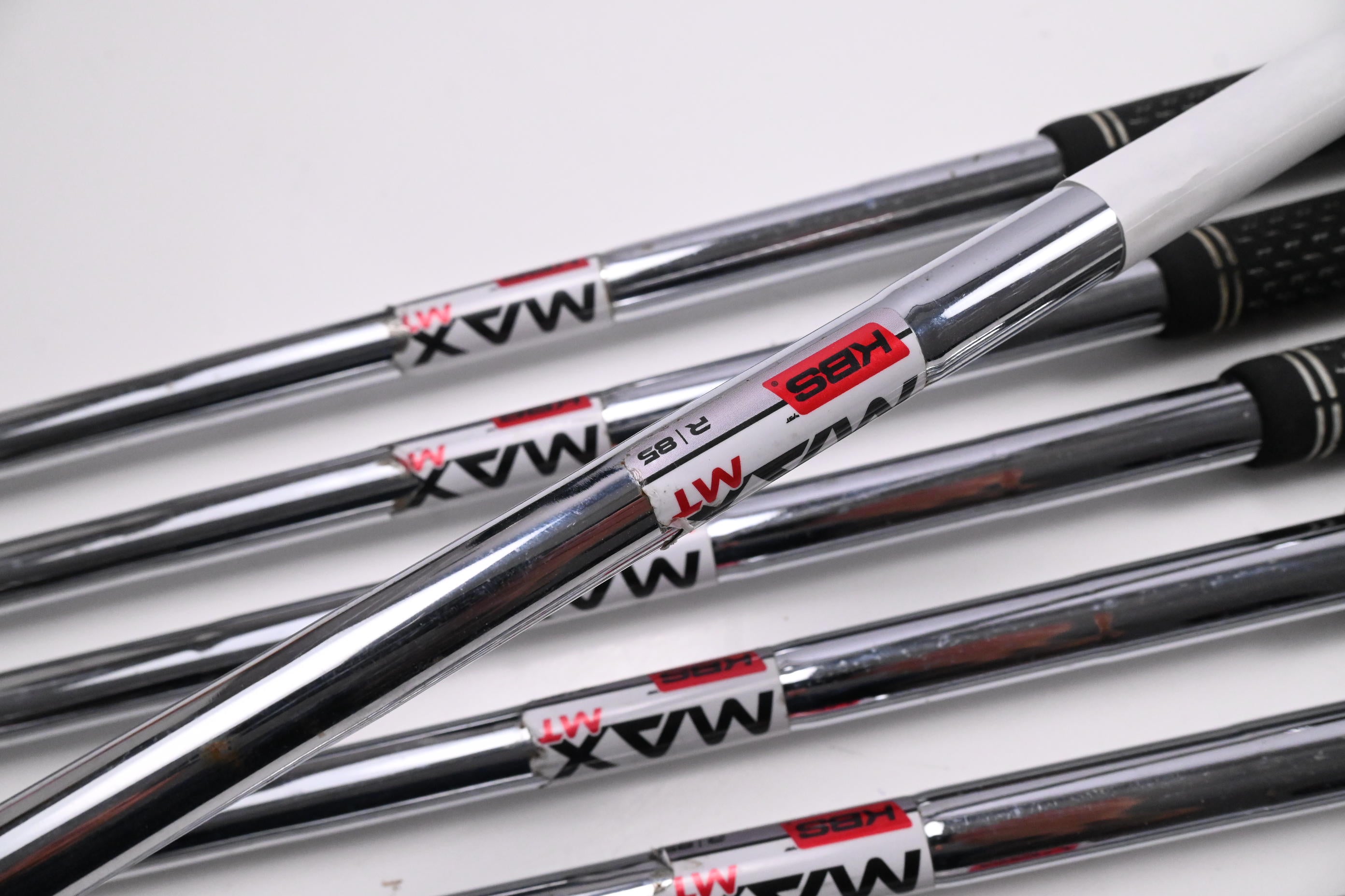 Taylormade SIM2 Max Irons / 5-PW+SW / Regular Flex KBS MAX MT 85 Shafts