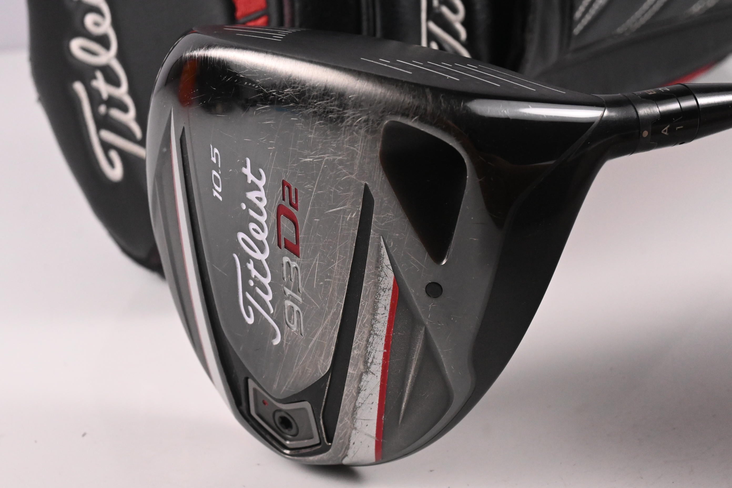 Titleist 913 D2 Driver / 10.5 Degree / Regular Flex Project X HZRDUS Red CB 50